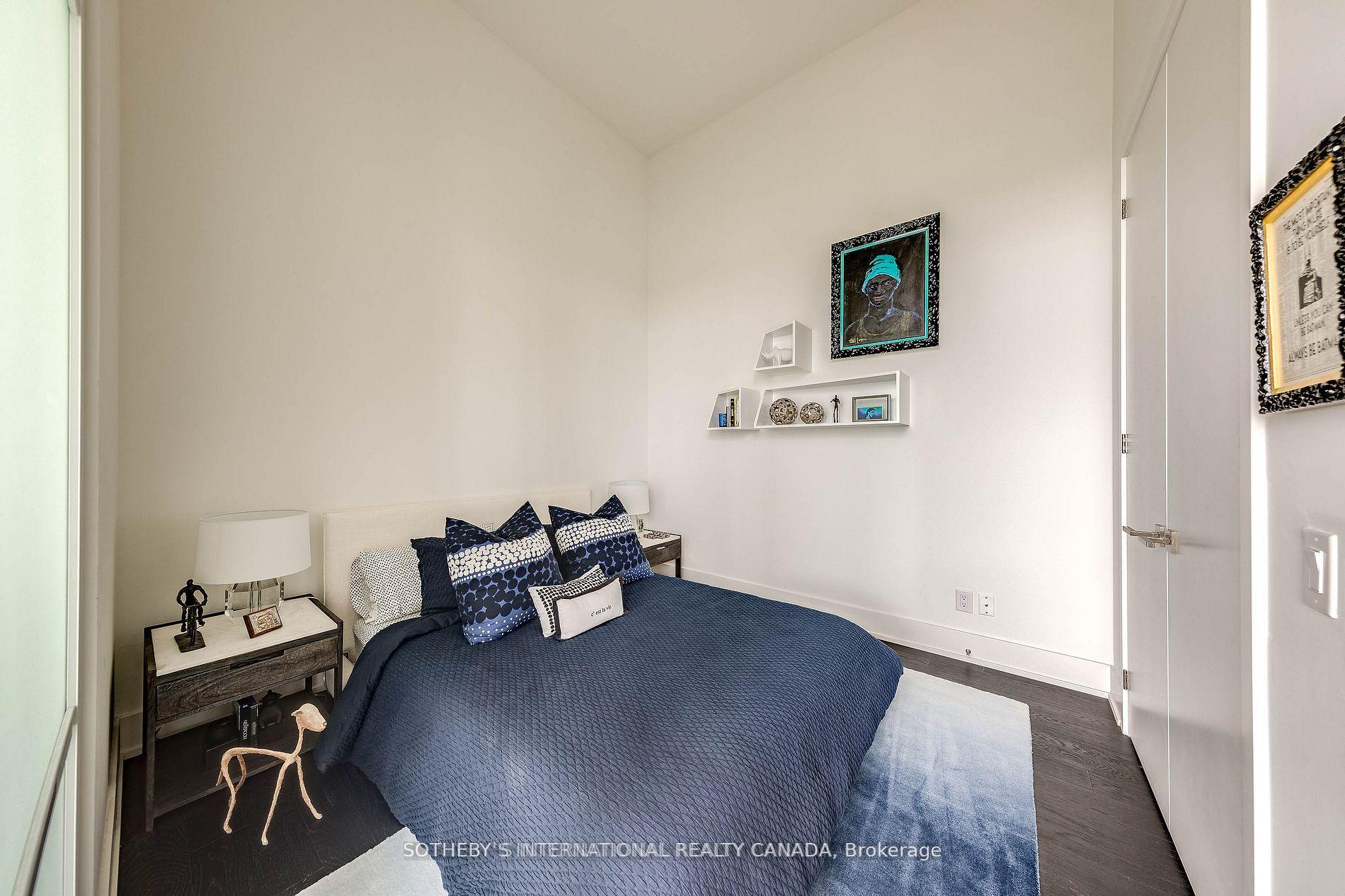 111 St Clair Avenue W 2009