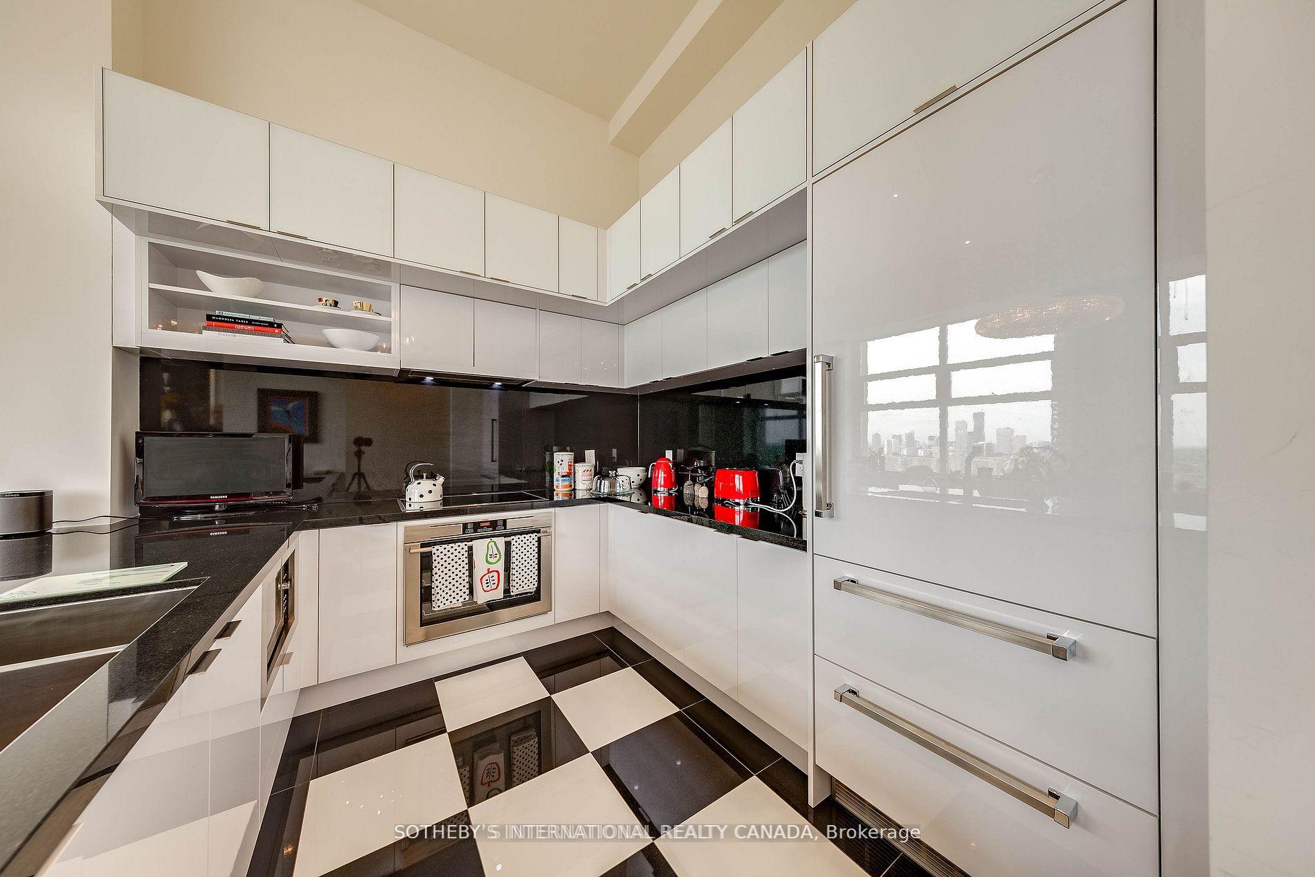 111 St Clair Avenue W 2009