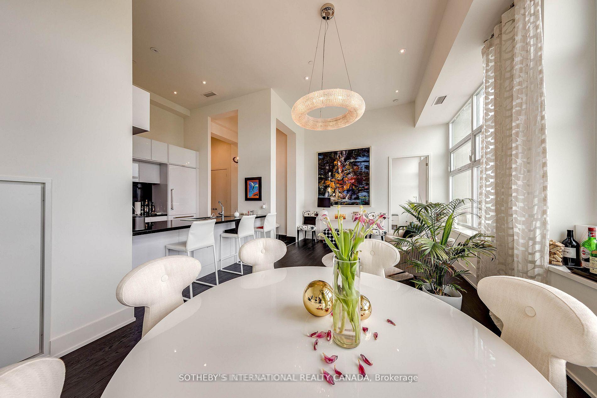 111 St Clair Avenue W 2009
