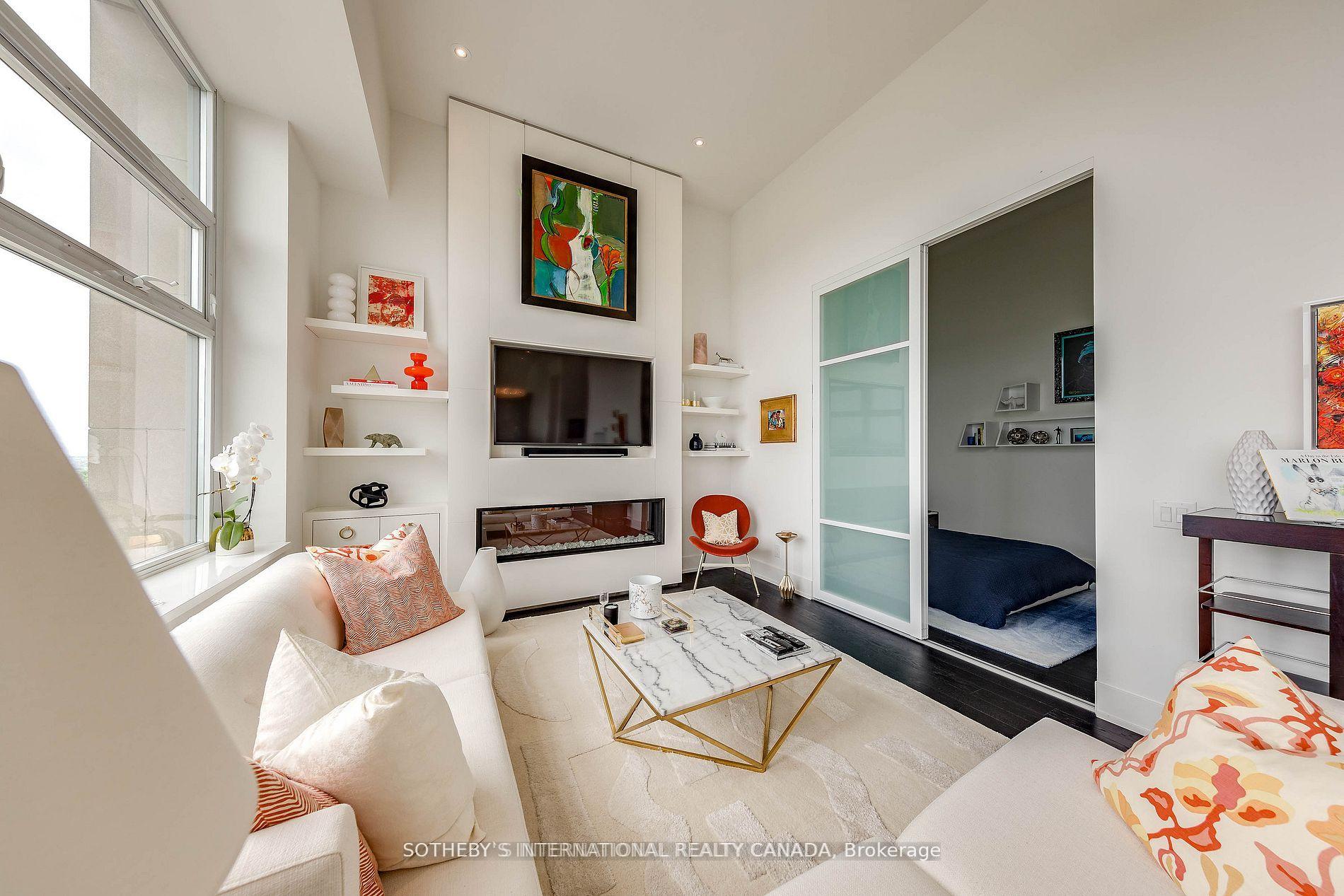 111 St Clair Avenue W 2009