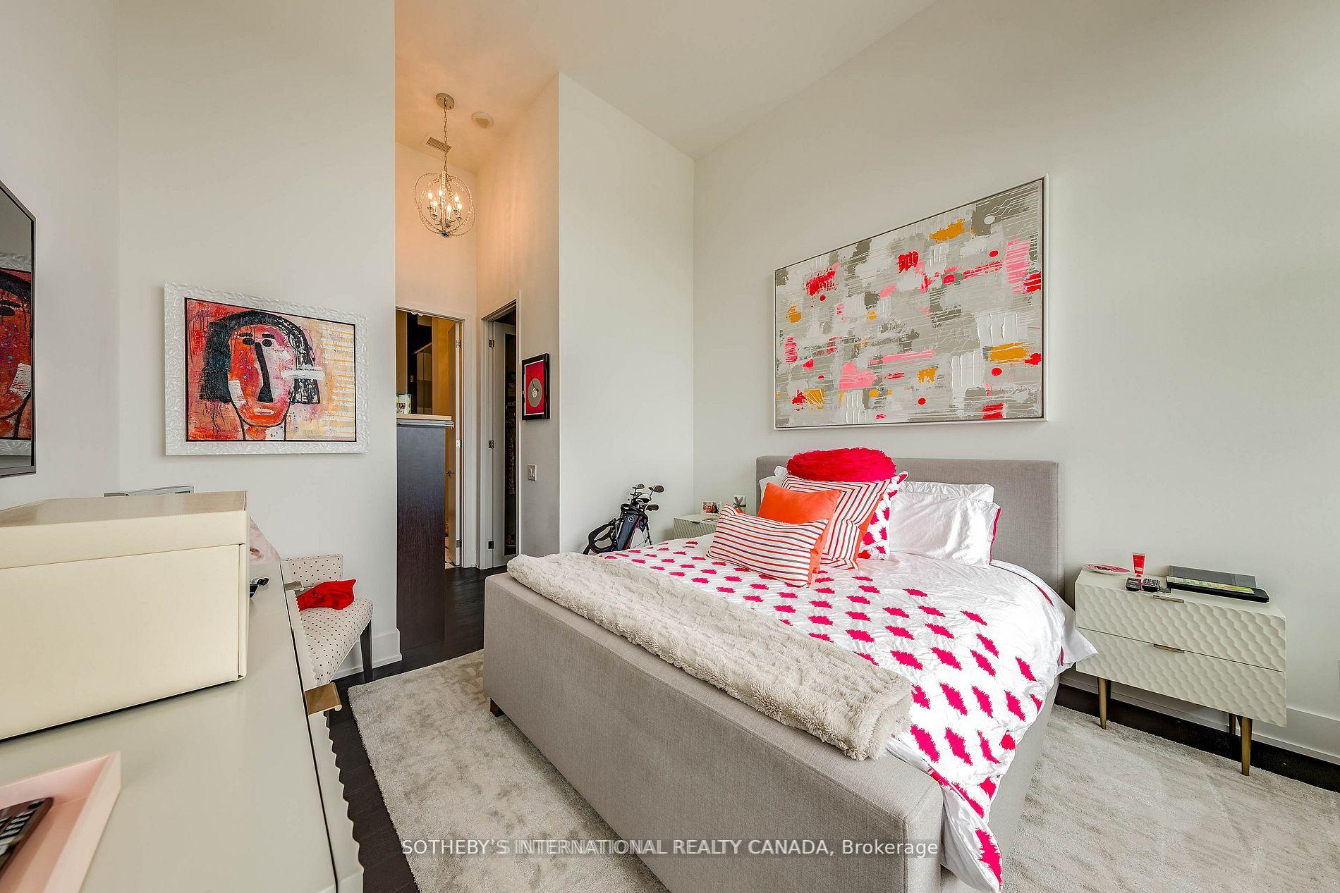 111 St Clair Avenue W 2009