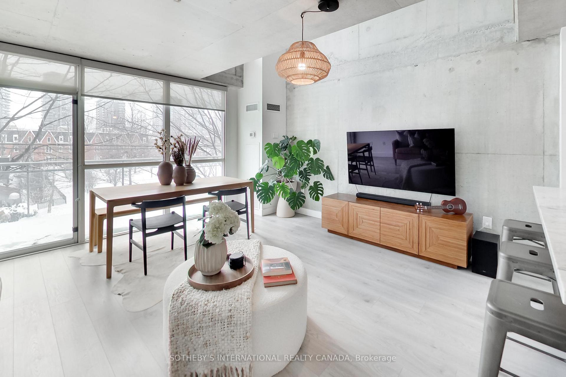 954 King Street W 312
