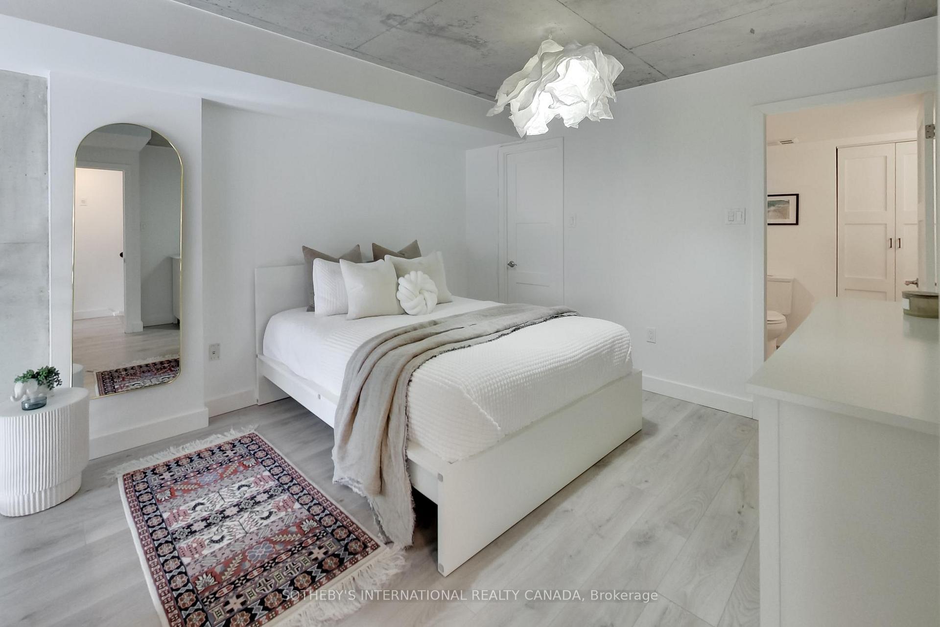 954 King Street W 312