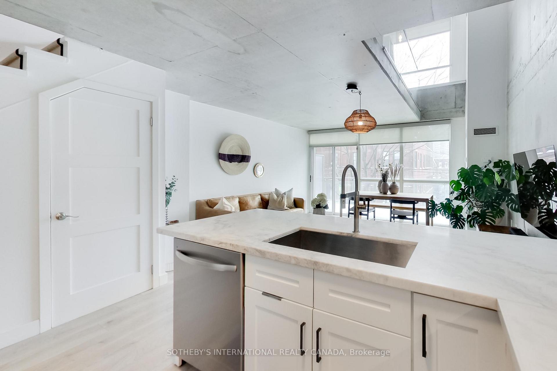 954 King Street W 312