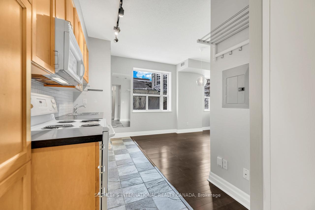 70 Alexander Street 207