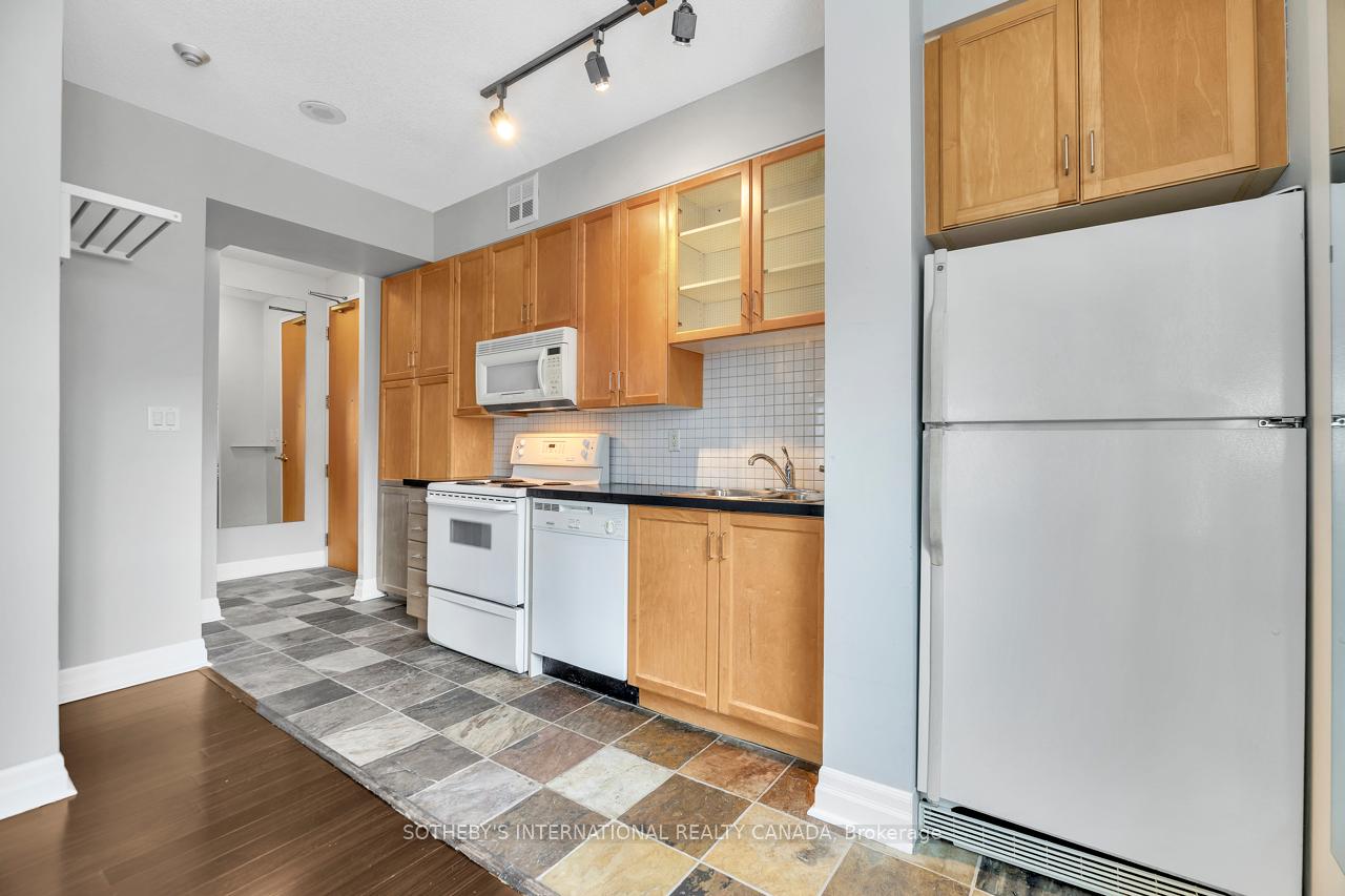70 Alexander Street 207