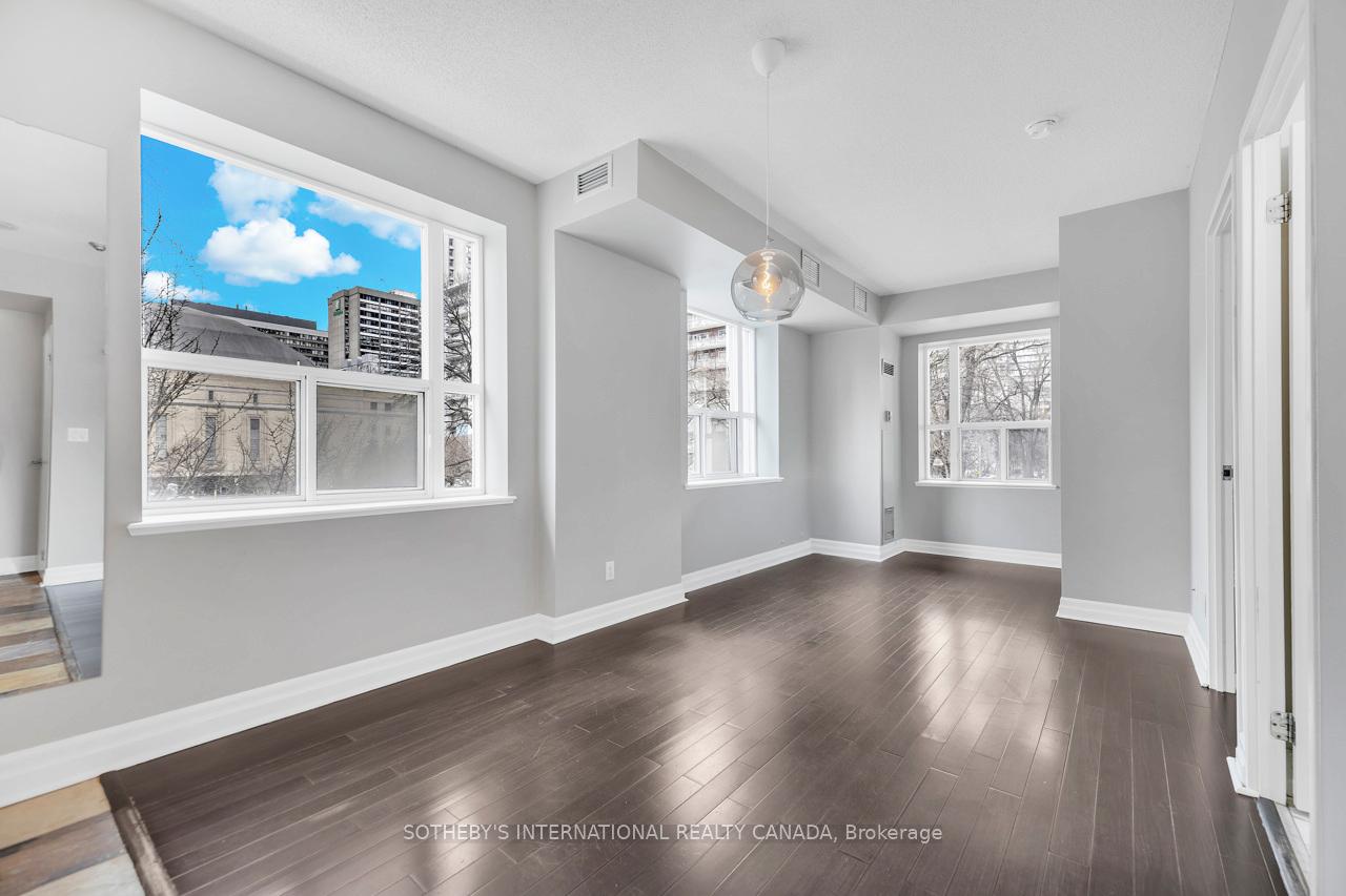 70 Alexander Street 207