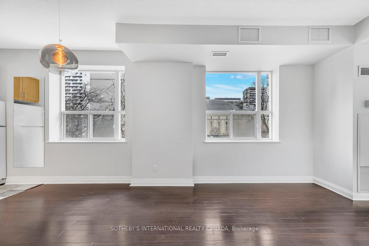 70 Alexander Street 207