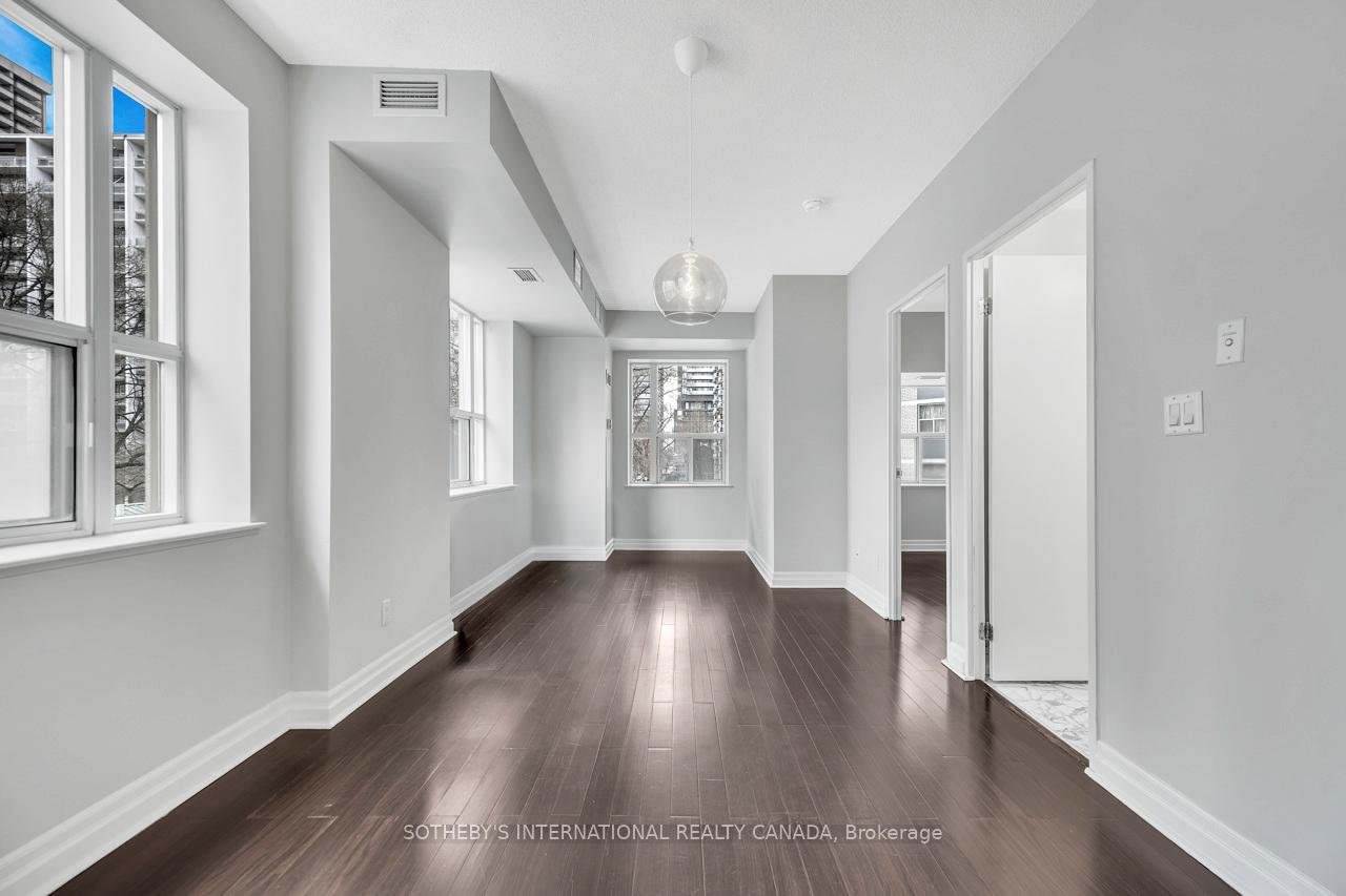 70 Alexander Street 207