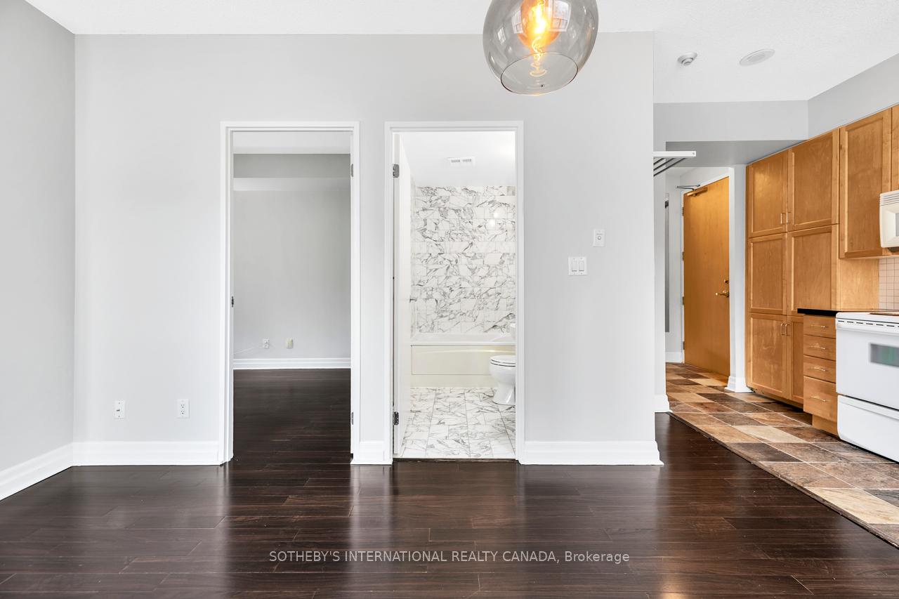 70 Alexander Street 207