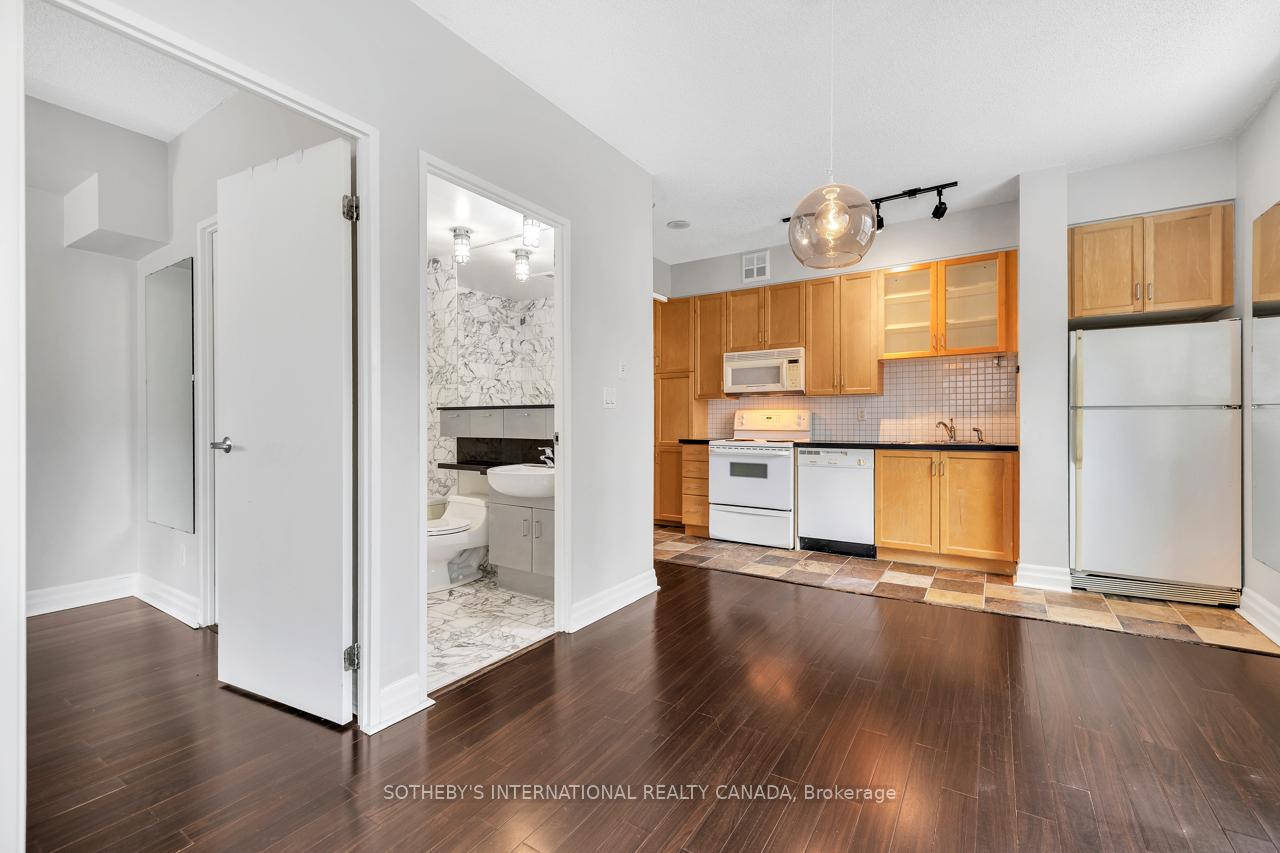 70 Alexander Street 207