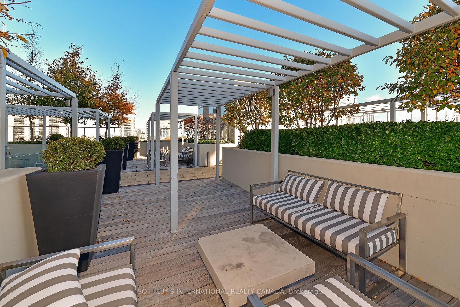 501 St Clair Avenue W 326