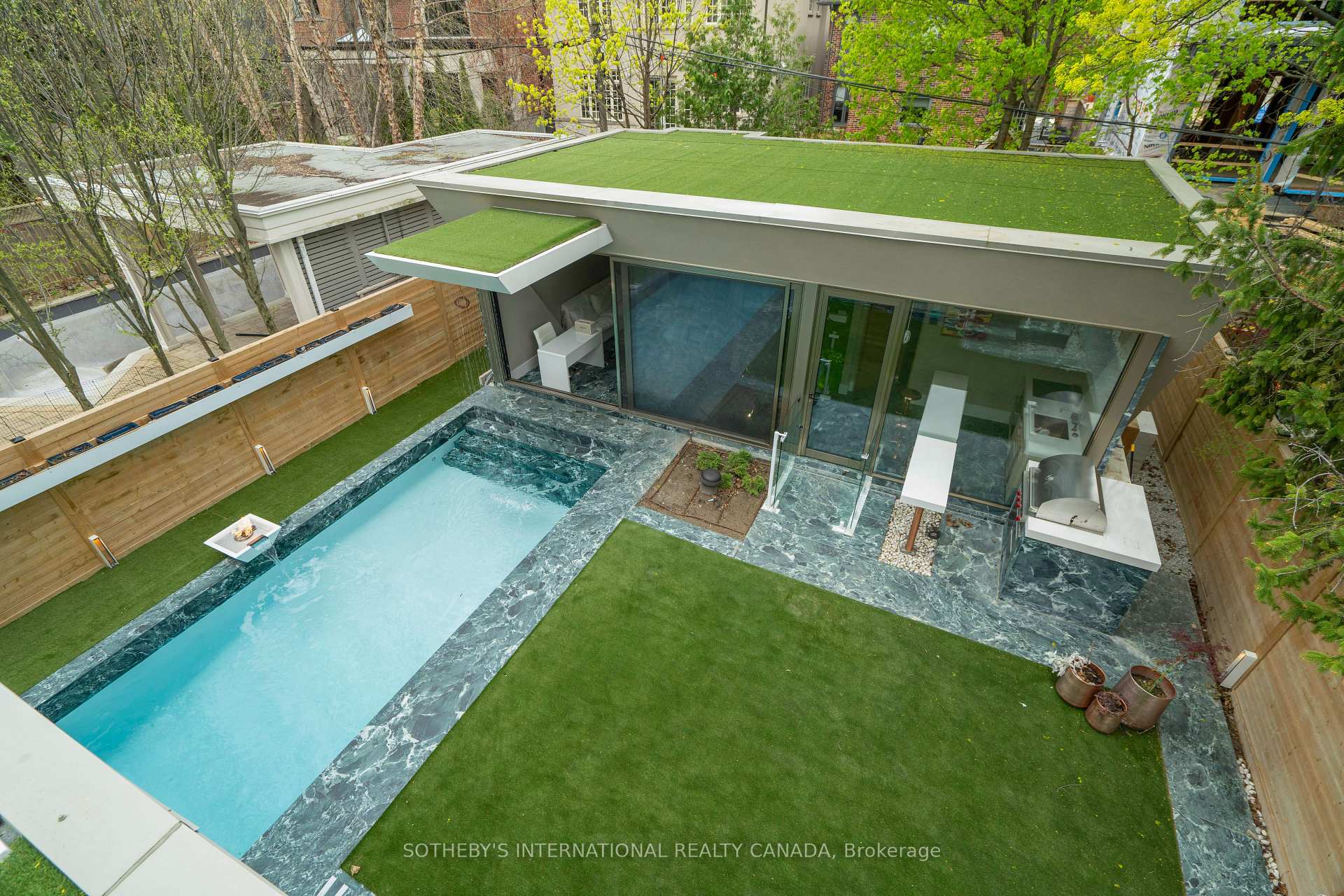 210 Glenayr Road