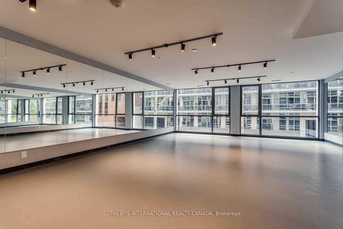 39 Brant Street PH06