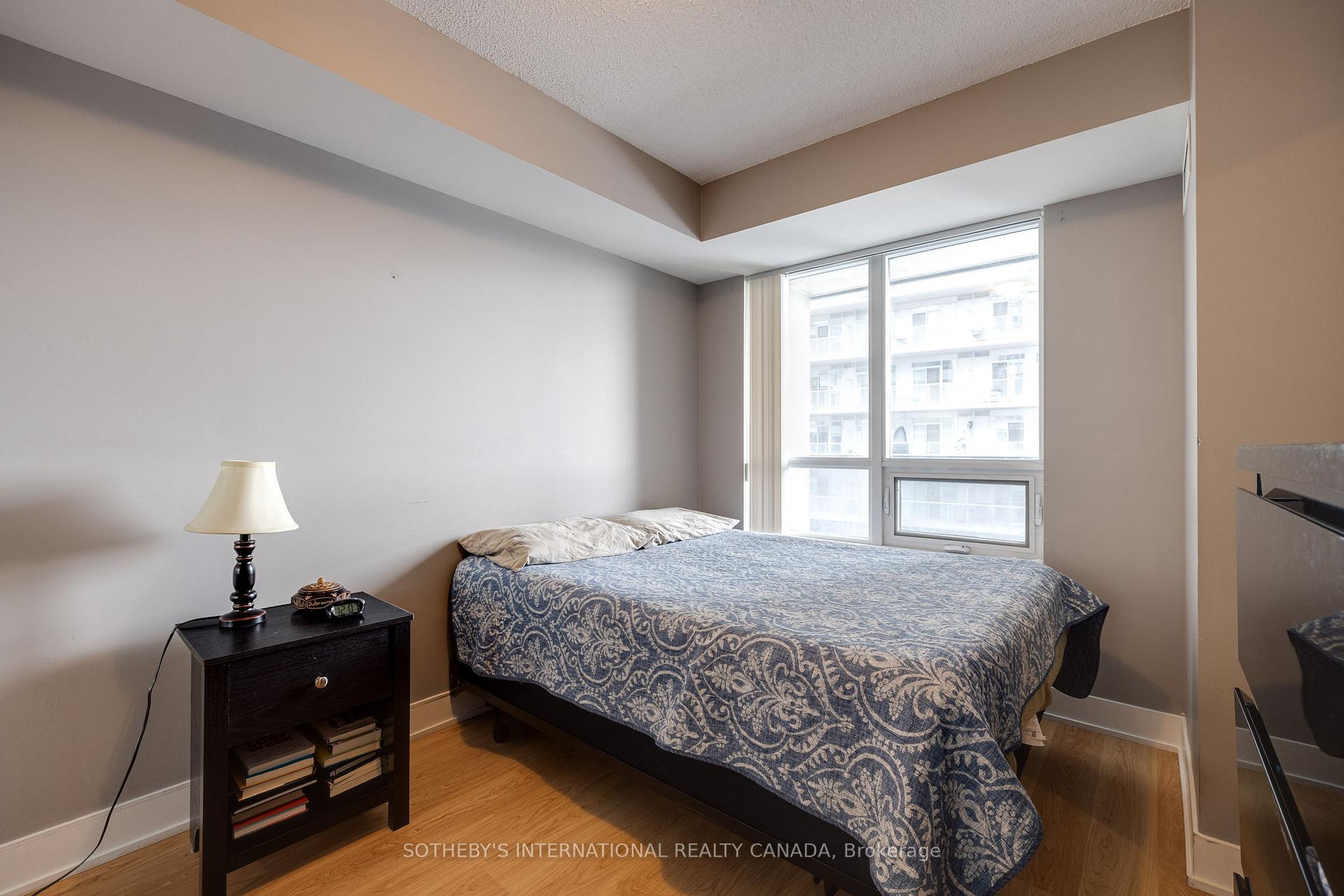 20 Blue Jays Way 1705