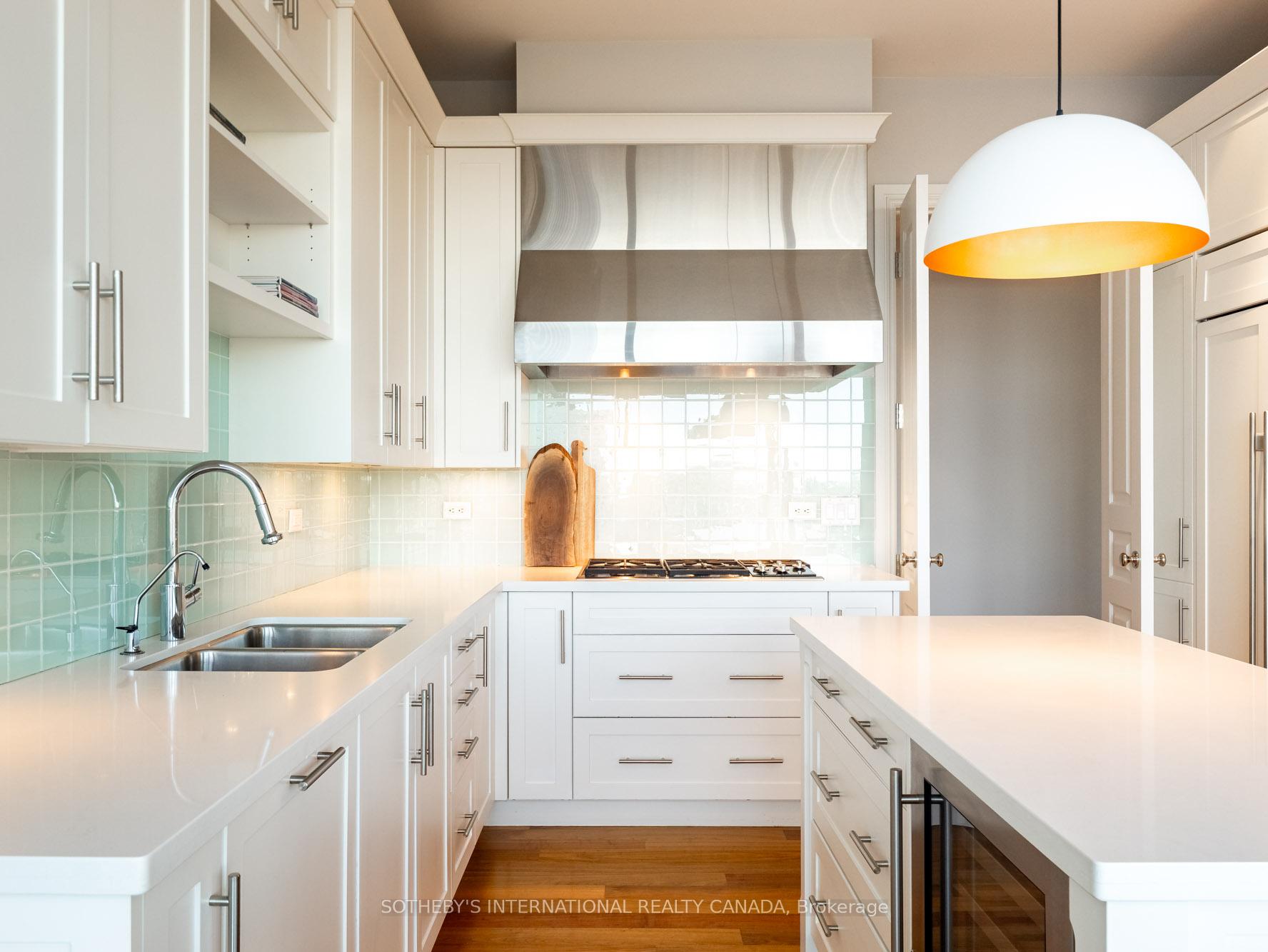 183 Wellington Street W 4301