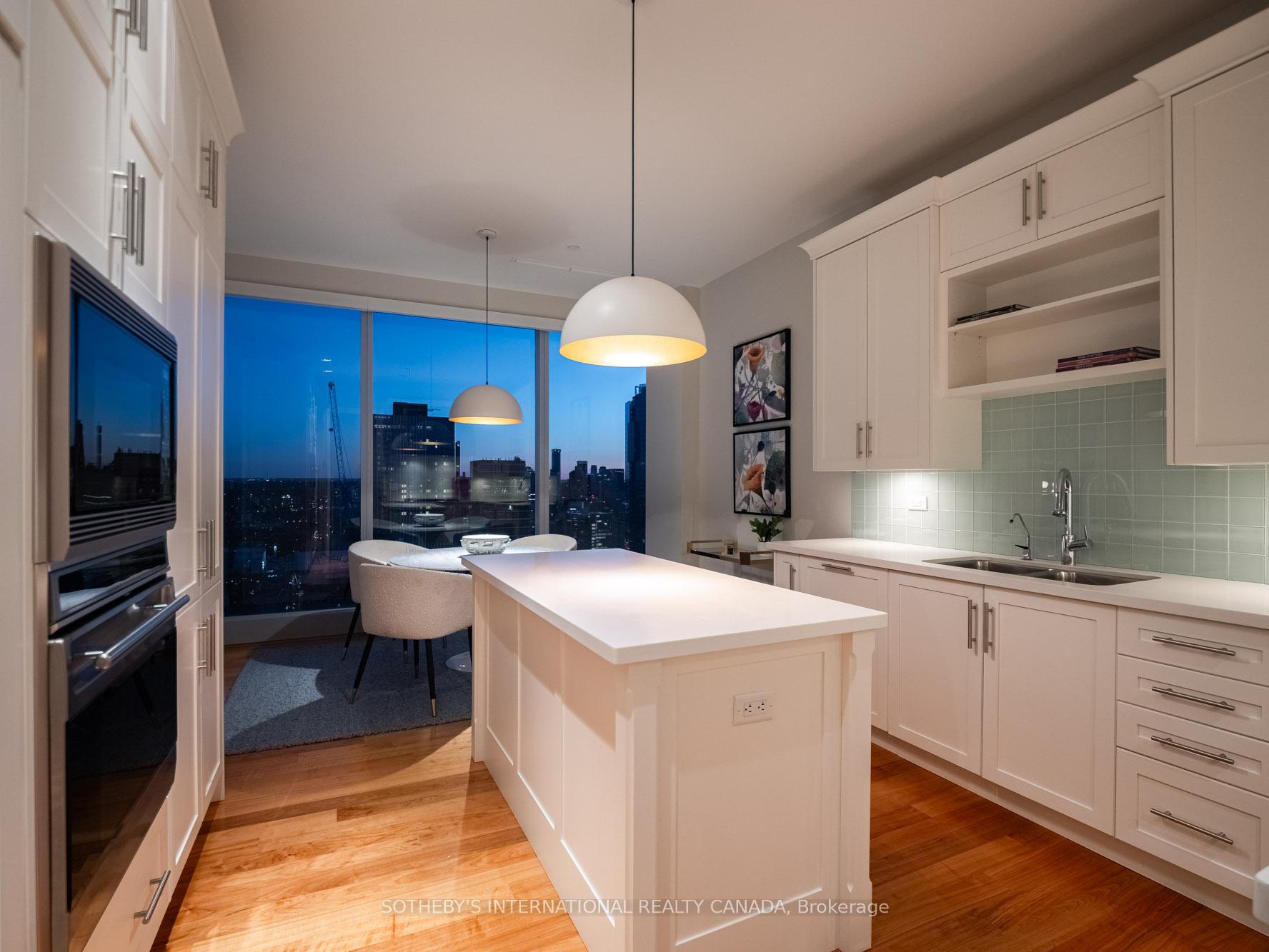183 Wellington Street W 4301