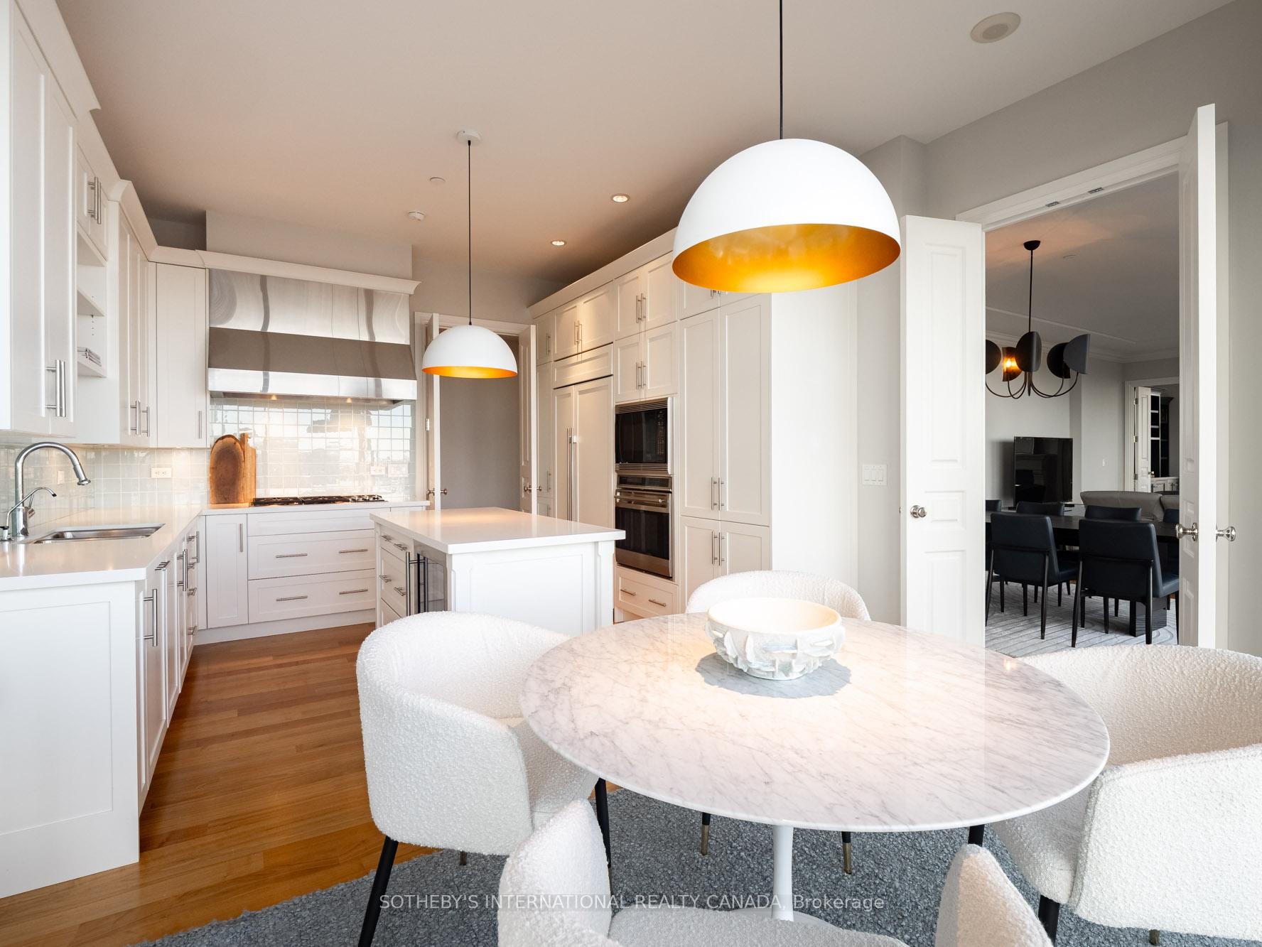 183 Wellington Street W 4301