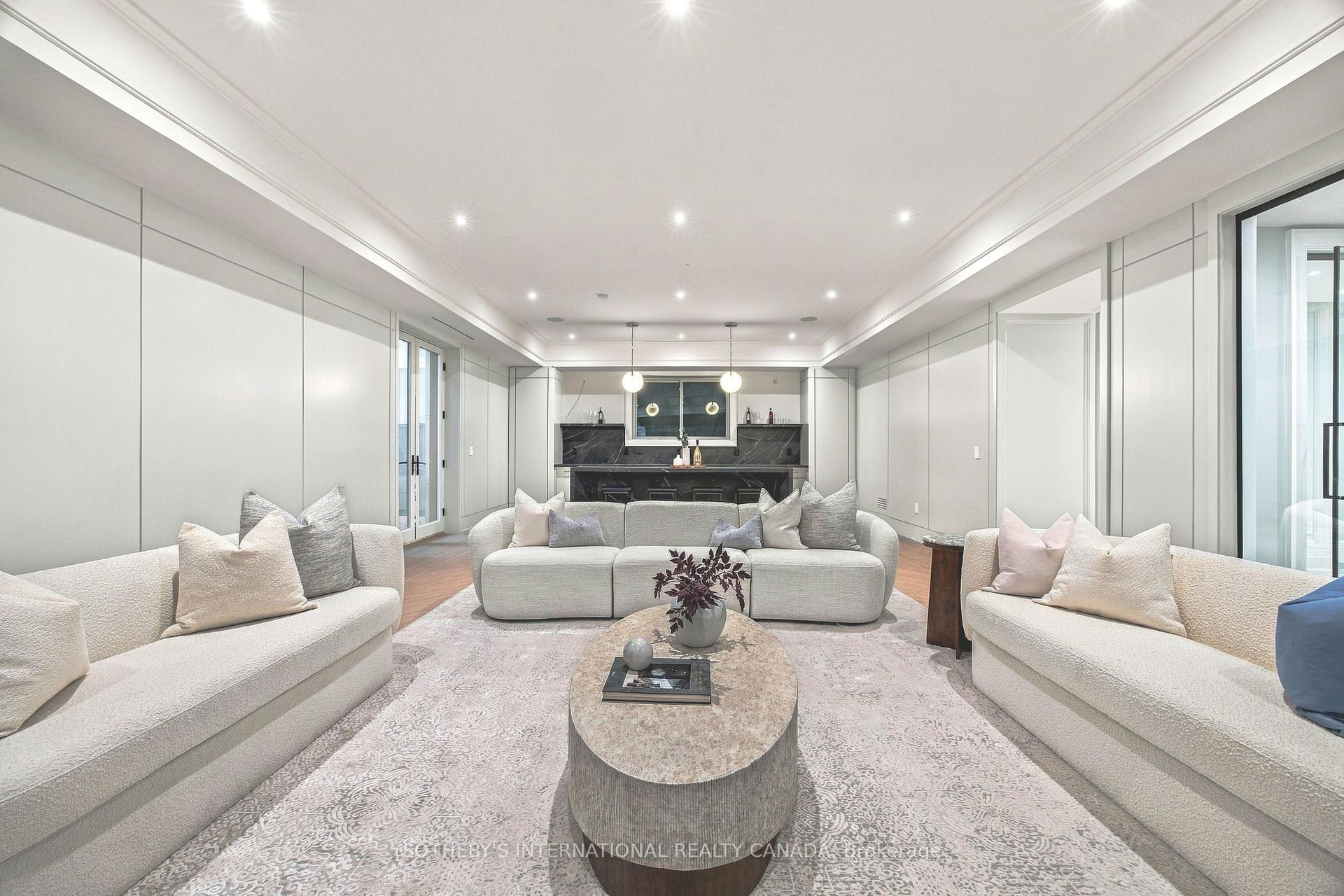 170 Forest Hill Road, Toronto
