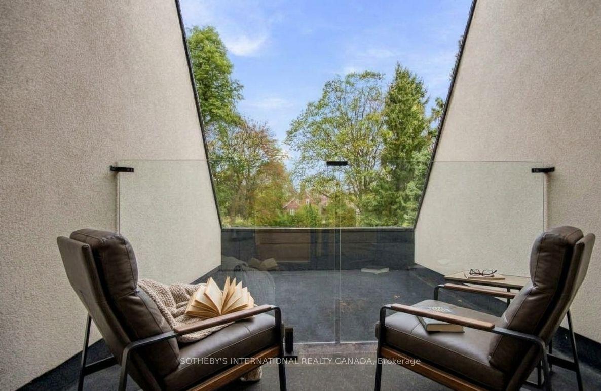 170 Forest Hill Road, Toronto