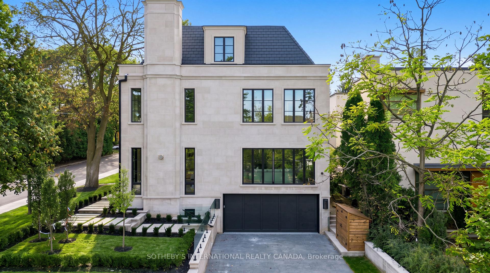 170 Forest Hill Road, Toronto