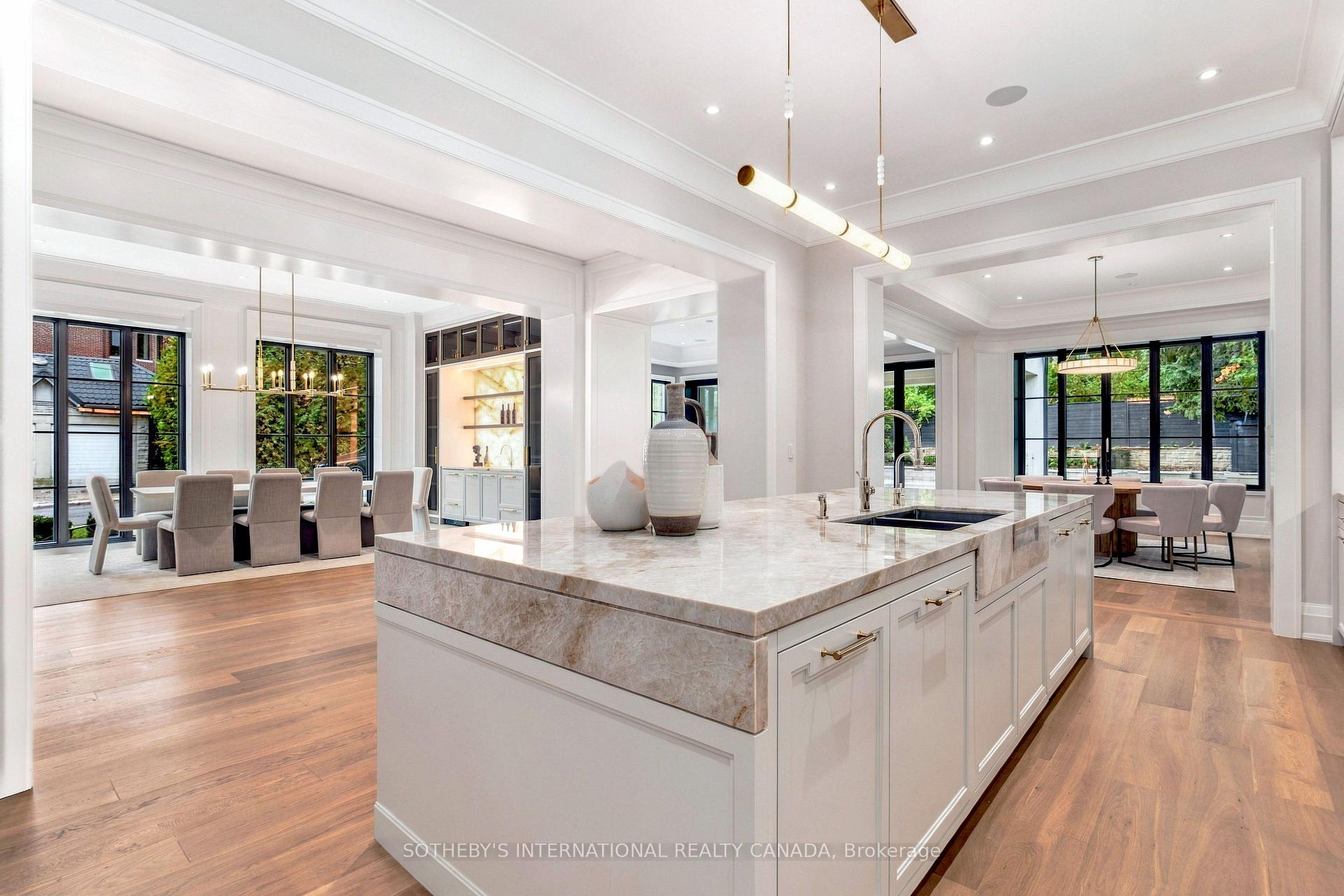 170 Forest Hill Road, Toronto