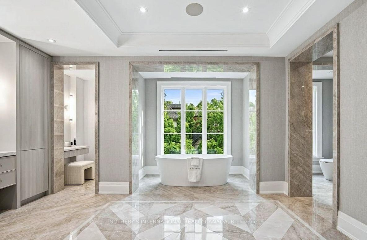 170 Forest Hill Road, Toronto