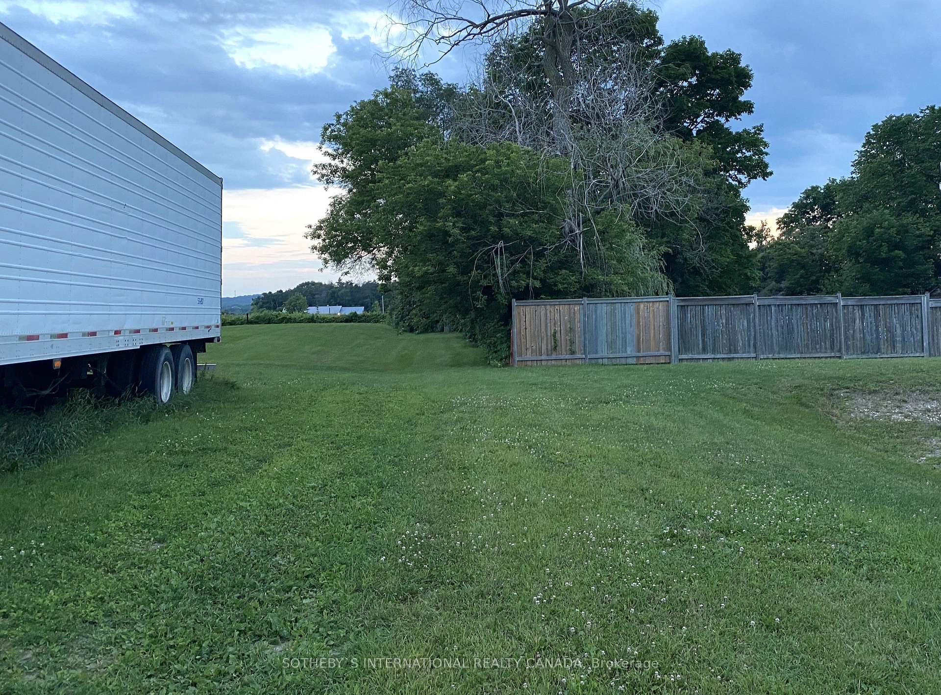 7352/73 Yonge Street