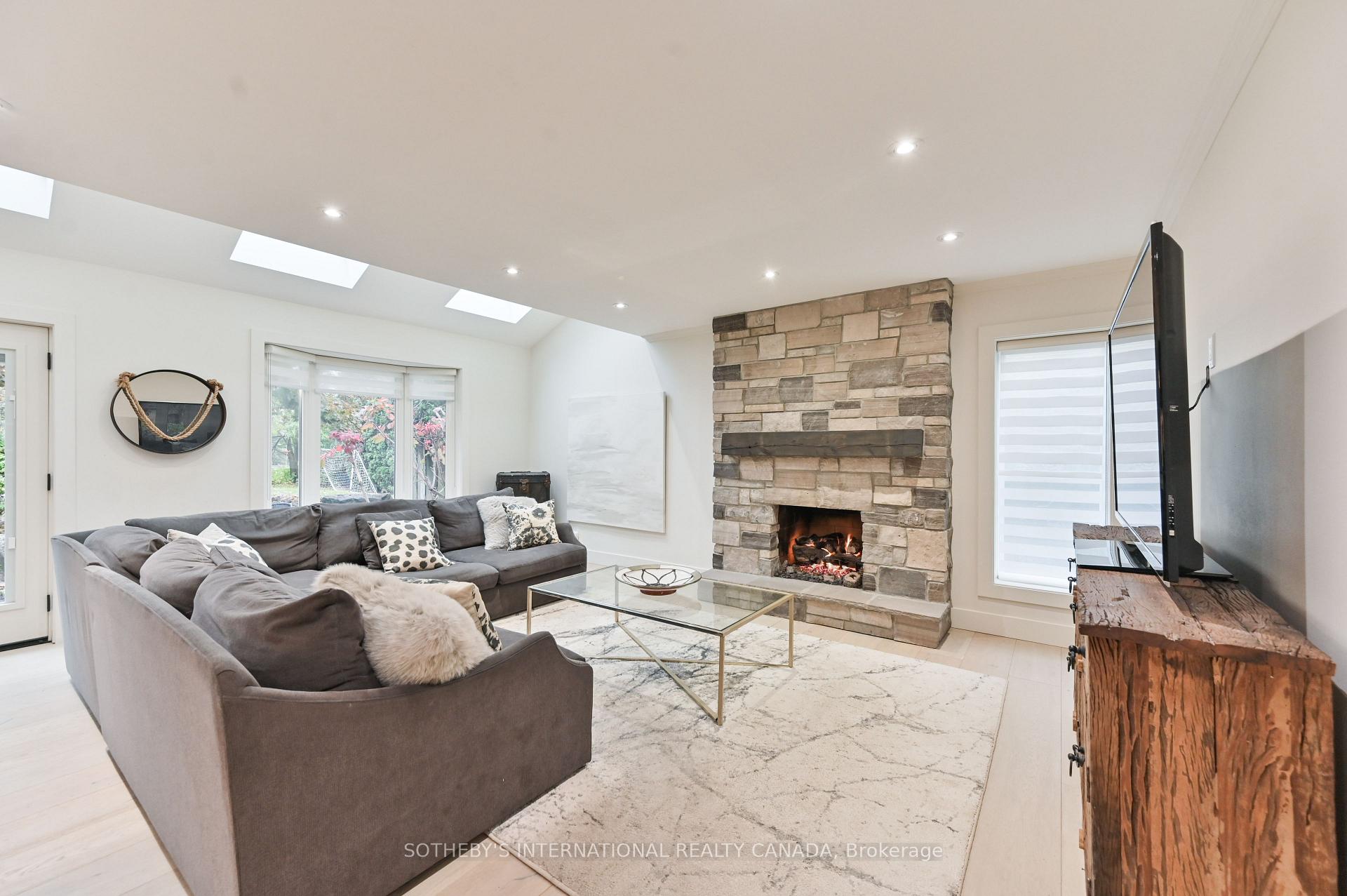 23 Hill Farm Road