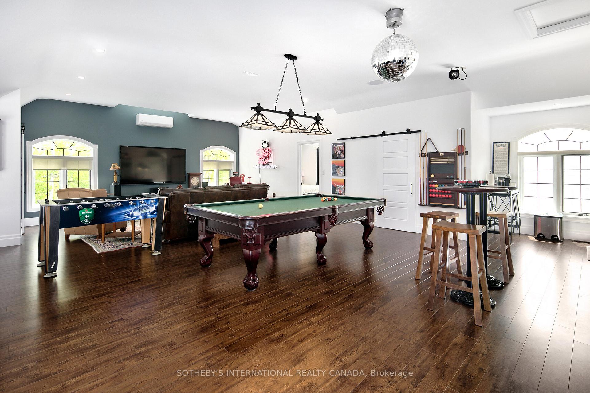 156 Bartlett Boulevard