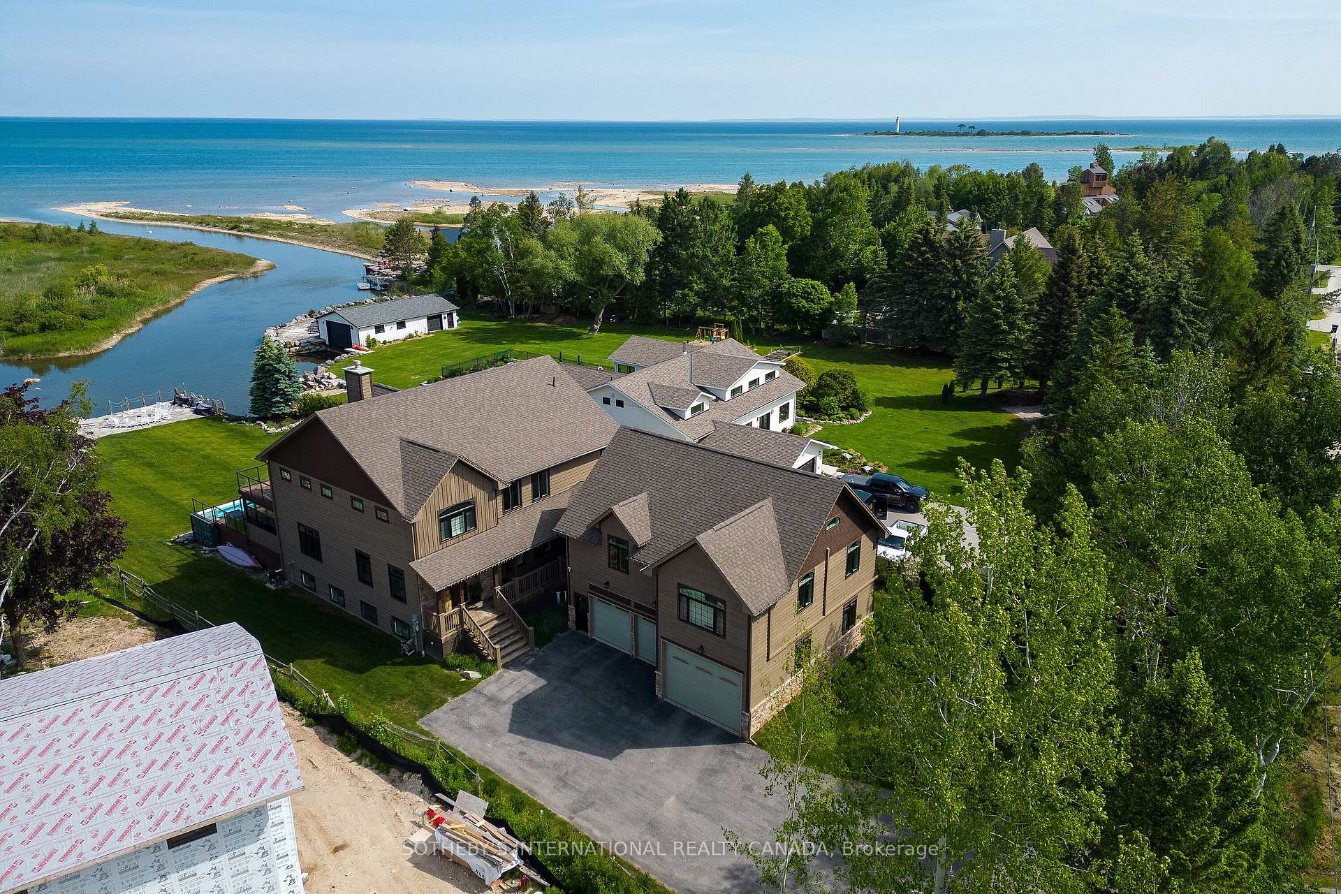 156 Bartlett Boulevard