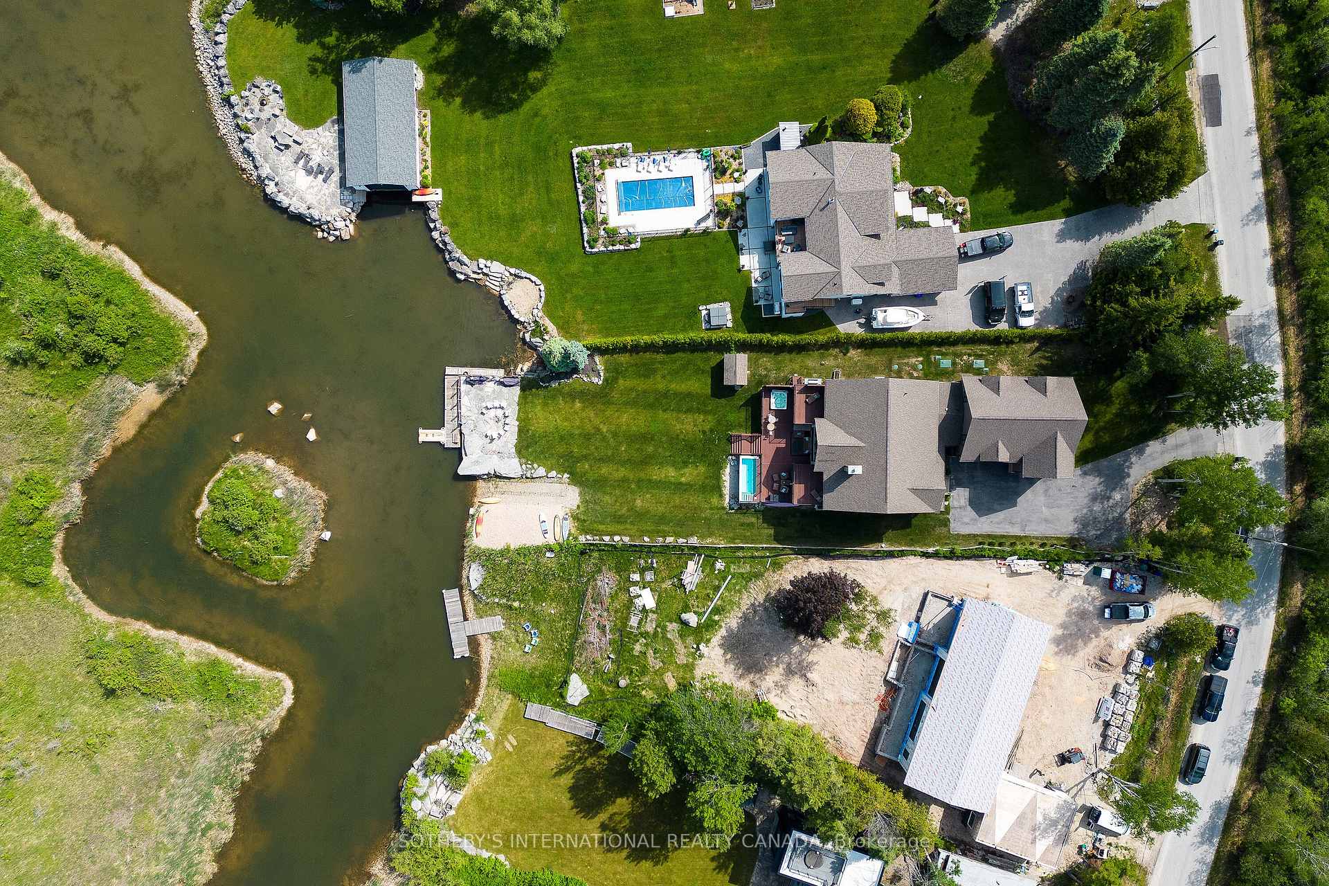 156 Bartlett Boulevard