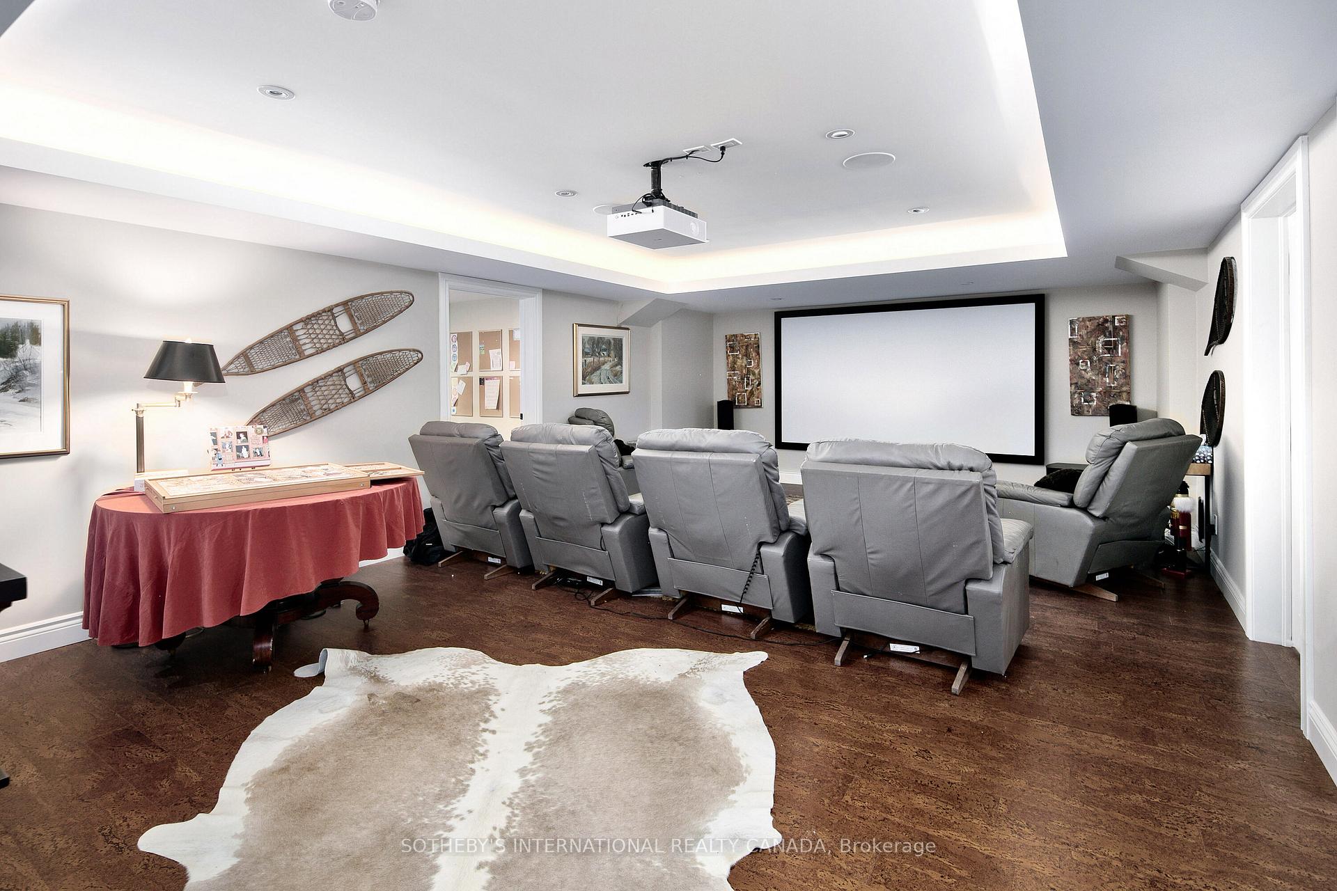 156 Bartlett Boulevard