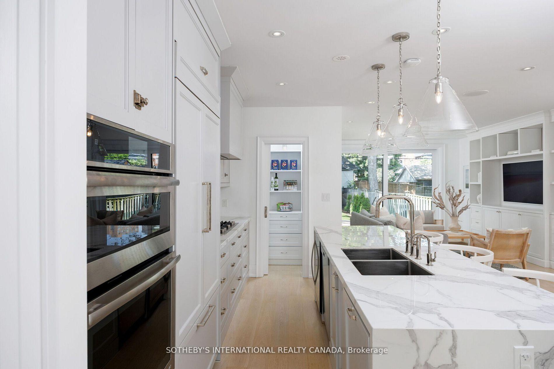 12 Hewitt Avenue