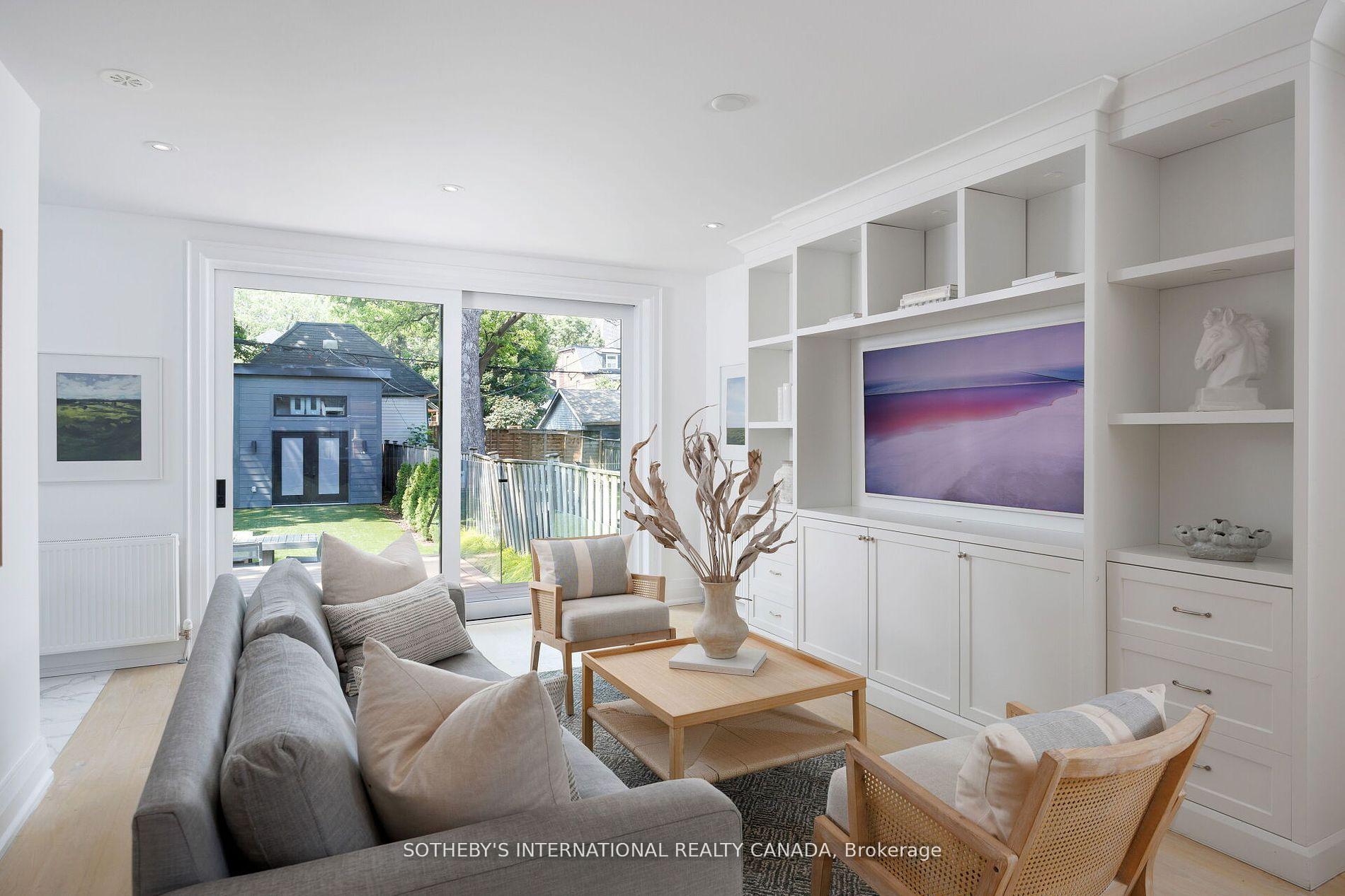 12 Hewitt Avenue