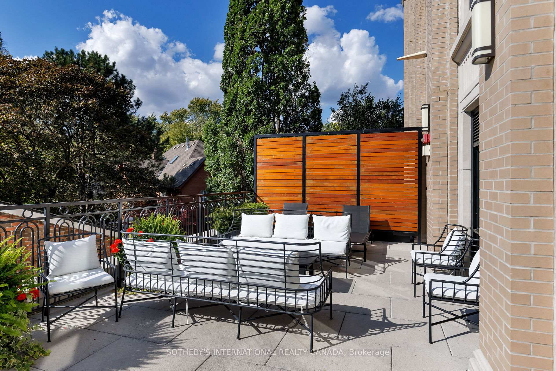 4 The Kingsway N/A TH 2