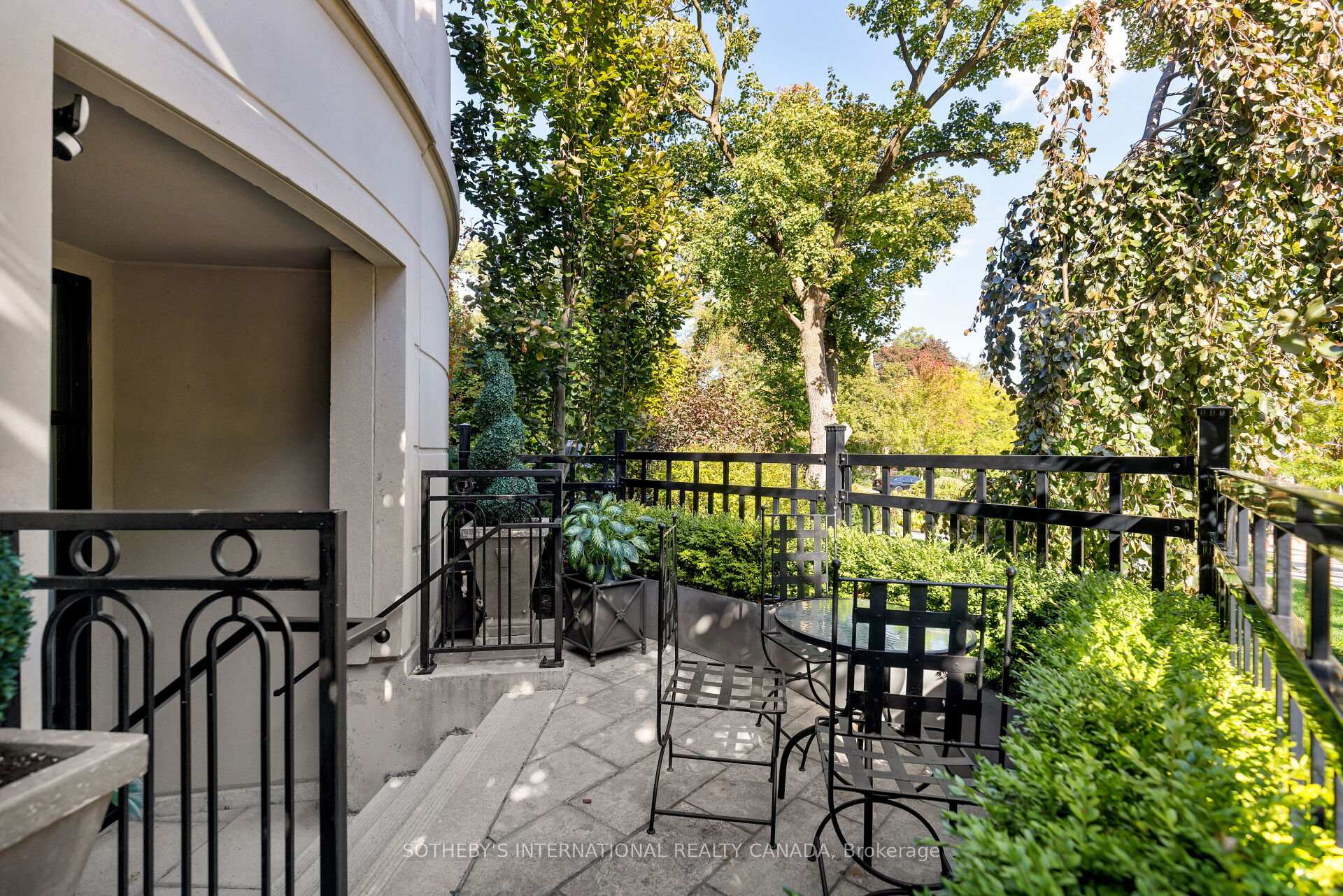 4 The Kingsway N/A TH 2