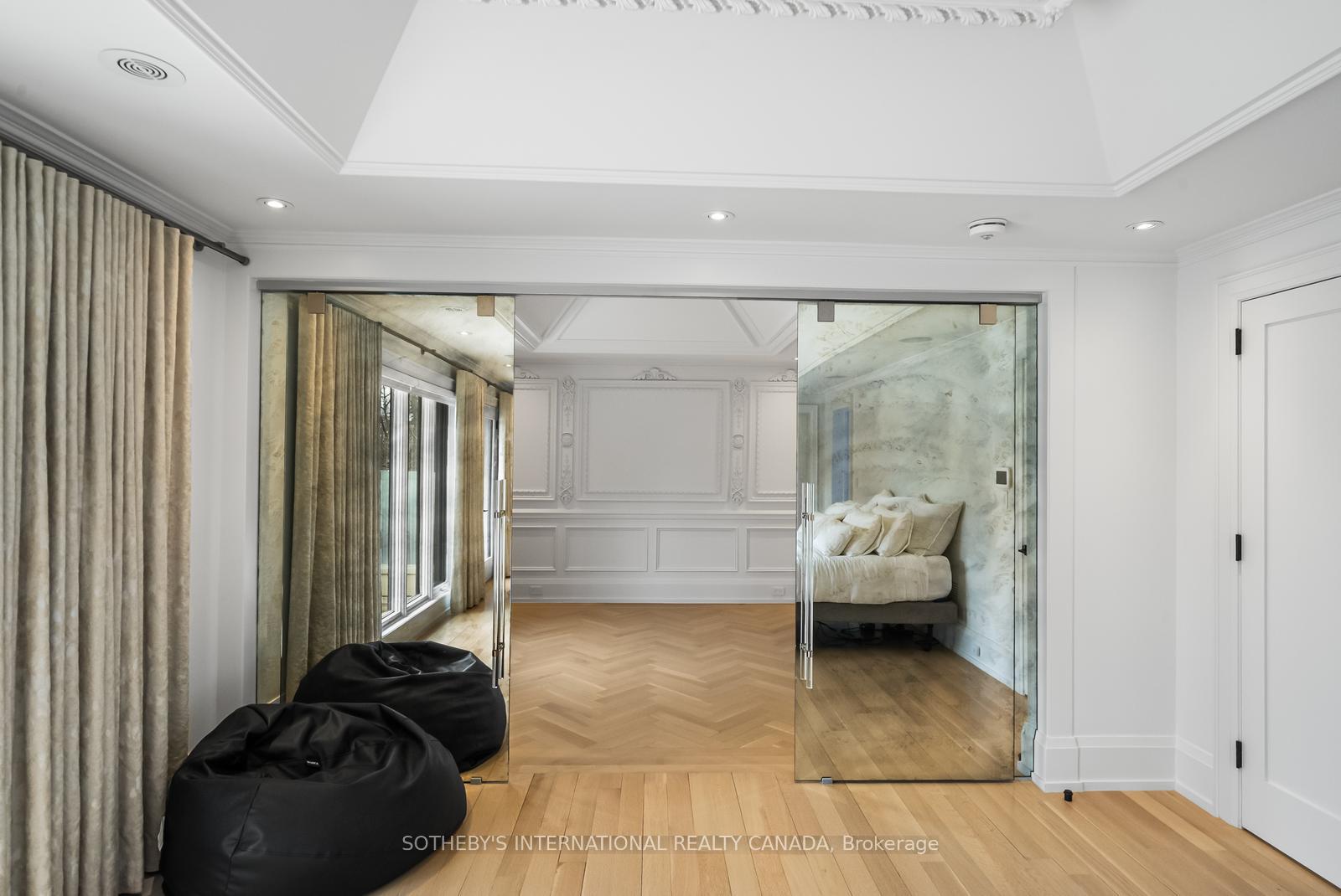 1347 Queen Victoria Avenue