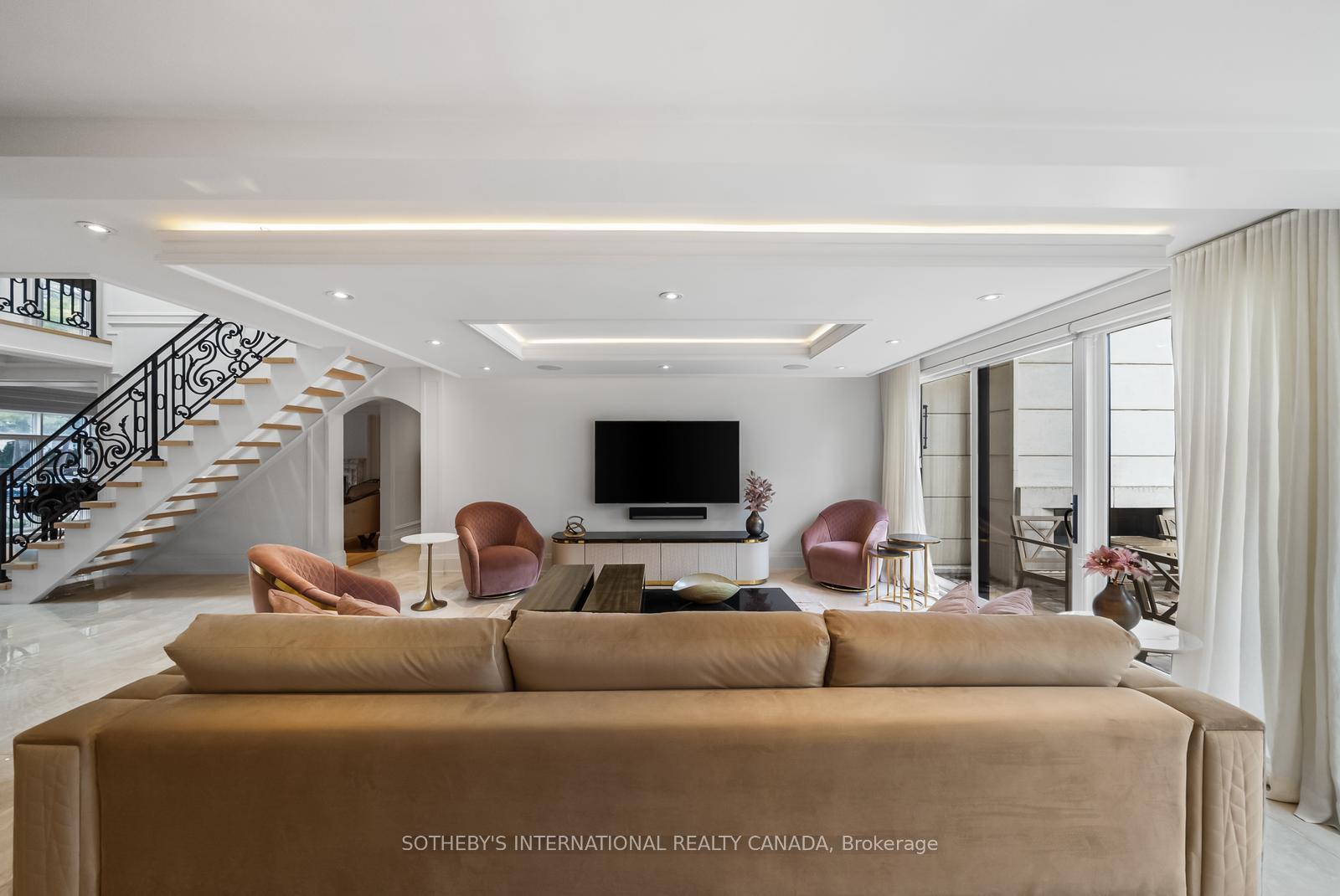 1347 Queen Victoria Avenue