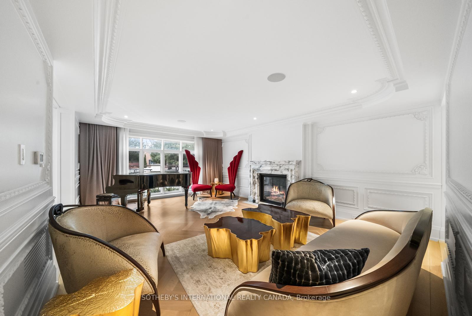 1347 Queen Victoria Avenue