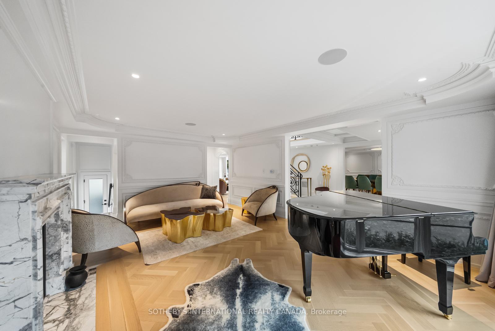 1347 Queen Victoria Avenue