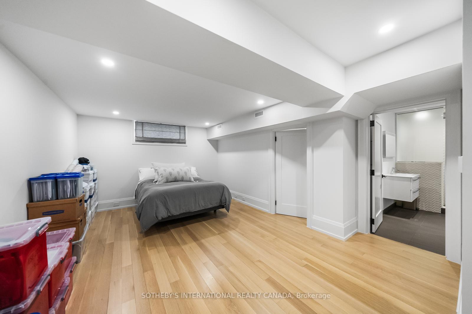 1347 Queen Victoria Avenue