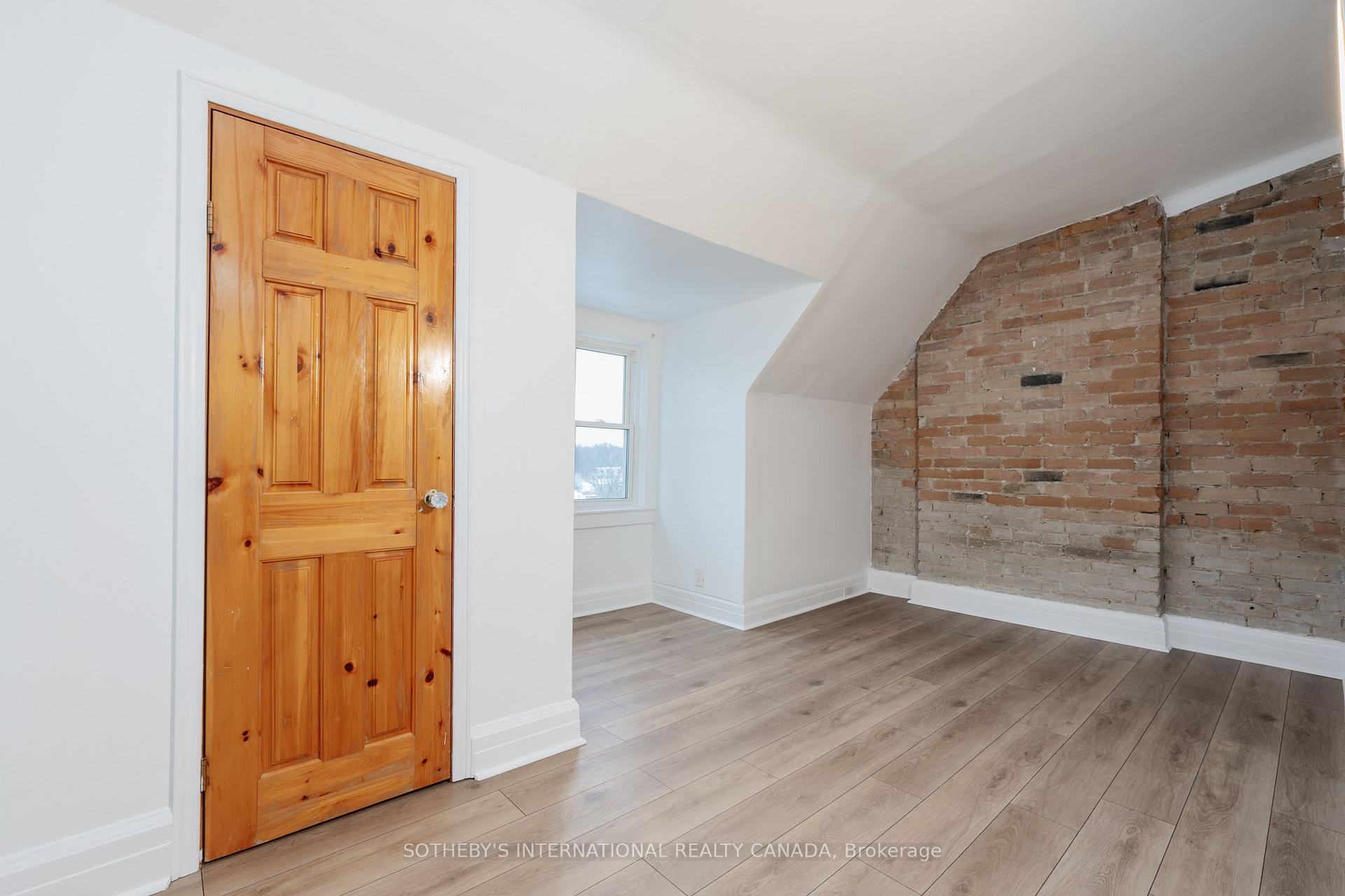 15 Indian Rd Crescent Upper