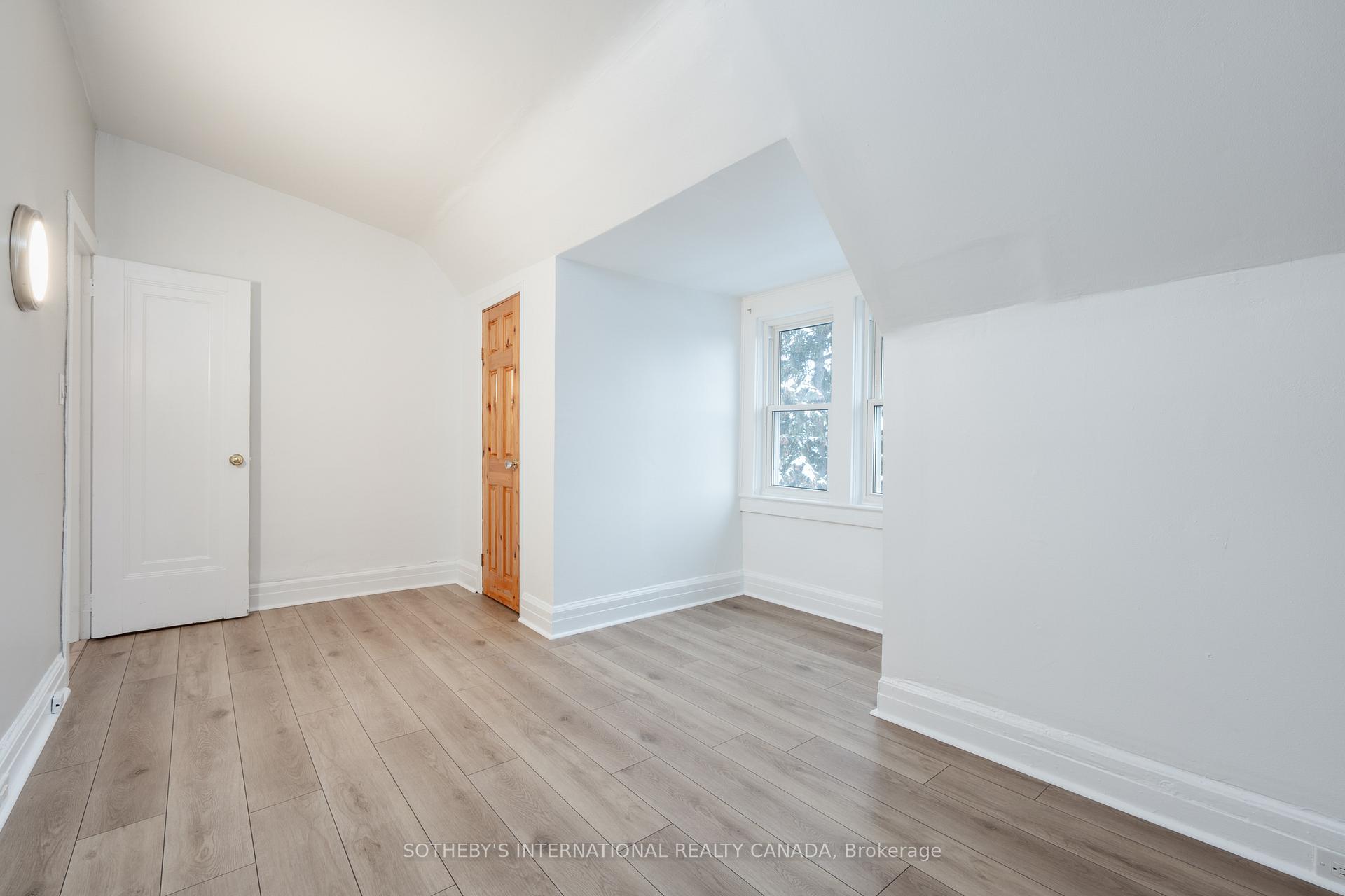 15 Indian Rd Crescent Upper