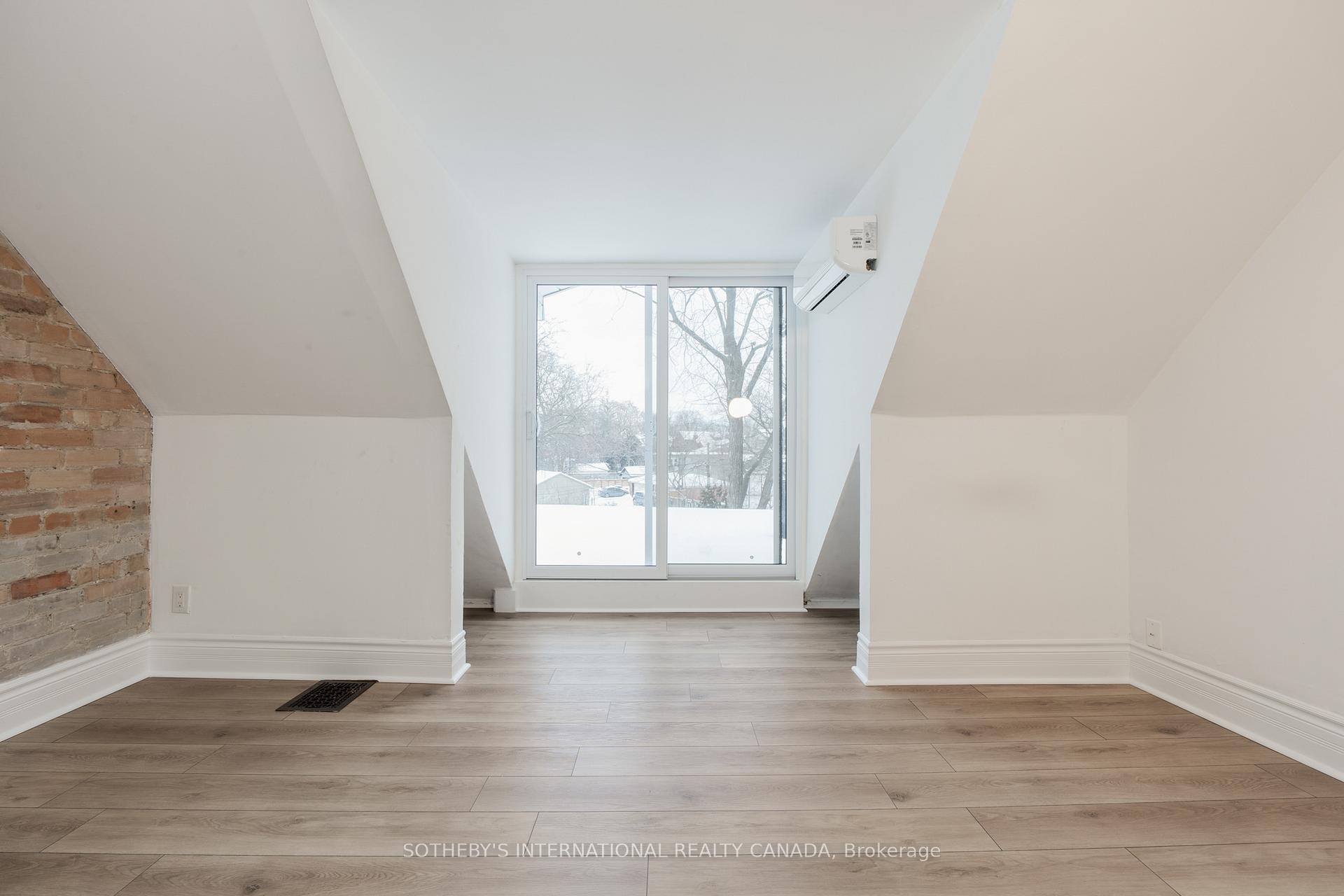 15 Indian Rd Crescent Upper