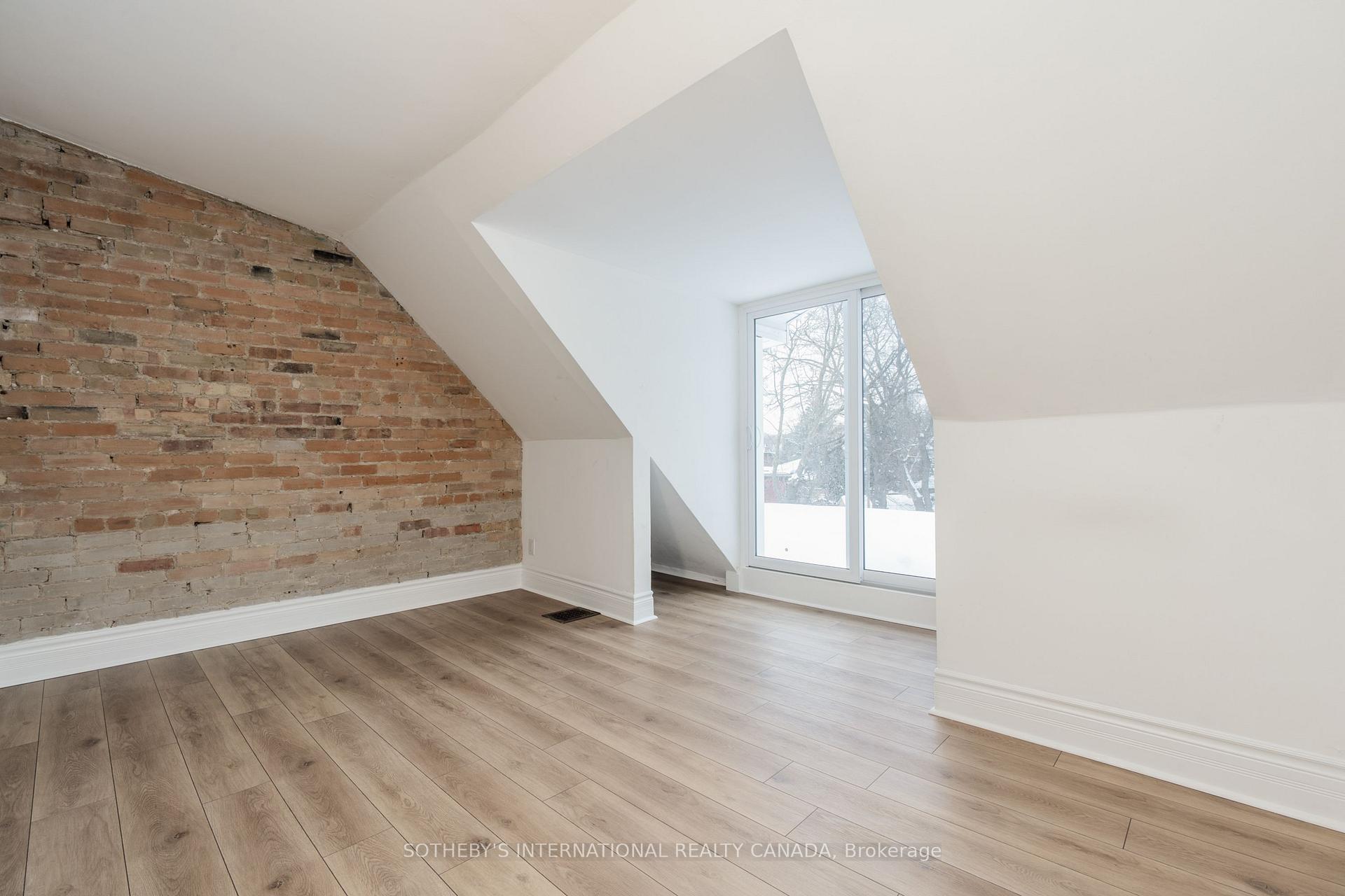 15 Indian Rd Crescent Upper