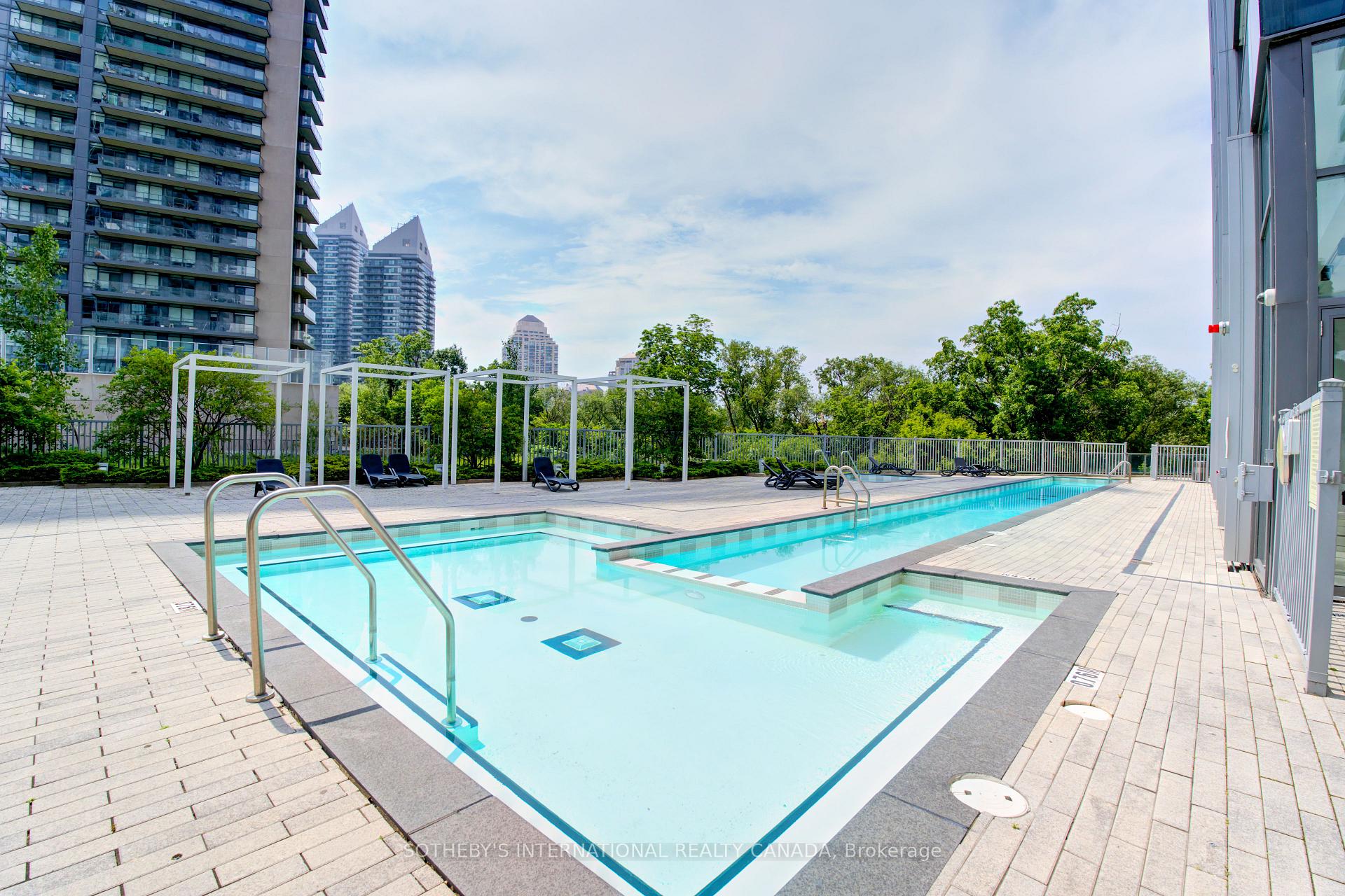 90 Park Lawn Road 809