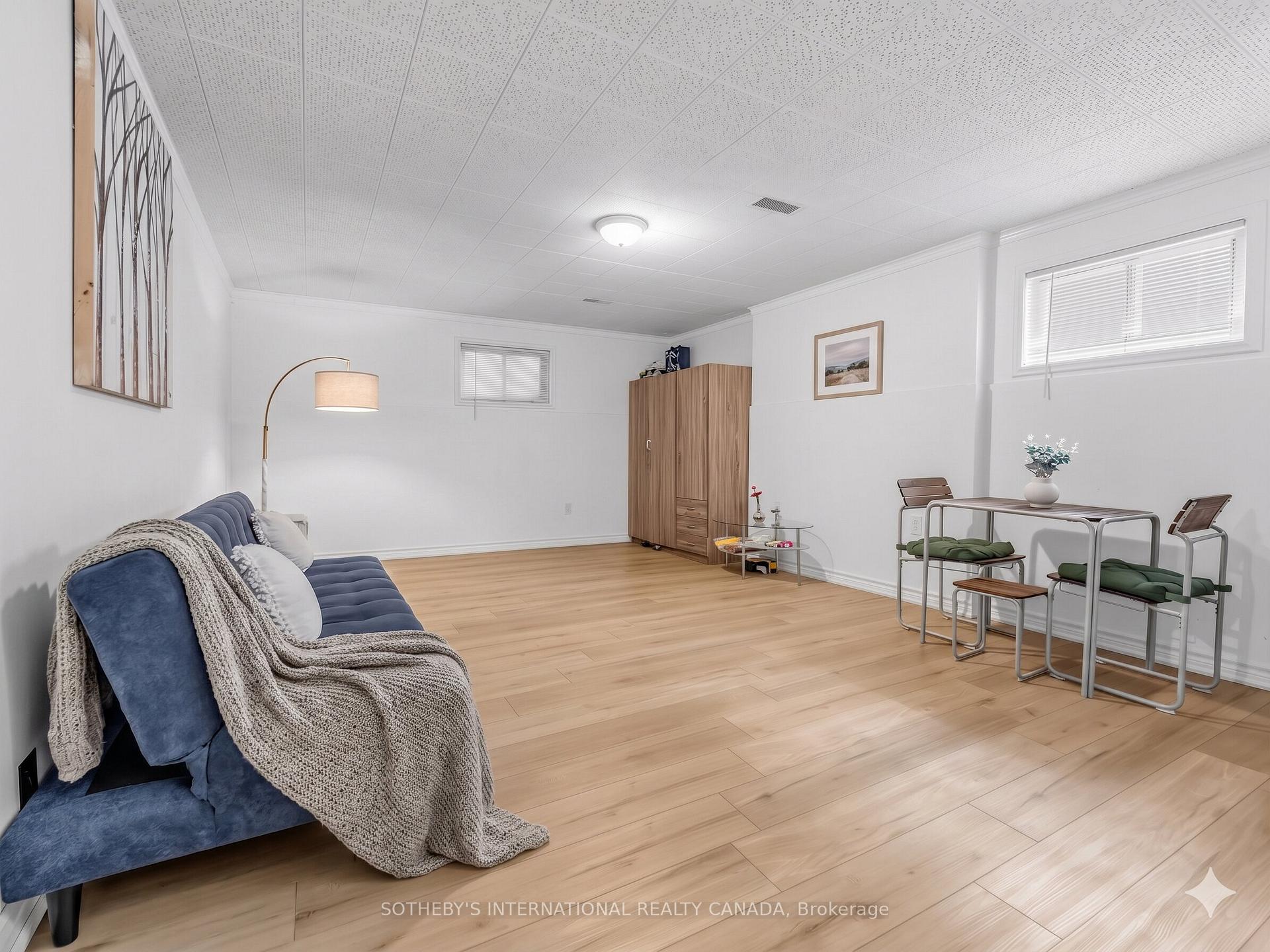 3352 Queen Frederica Drive