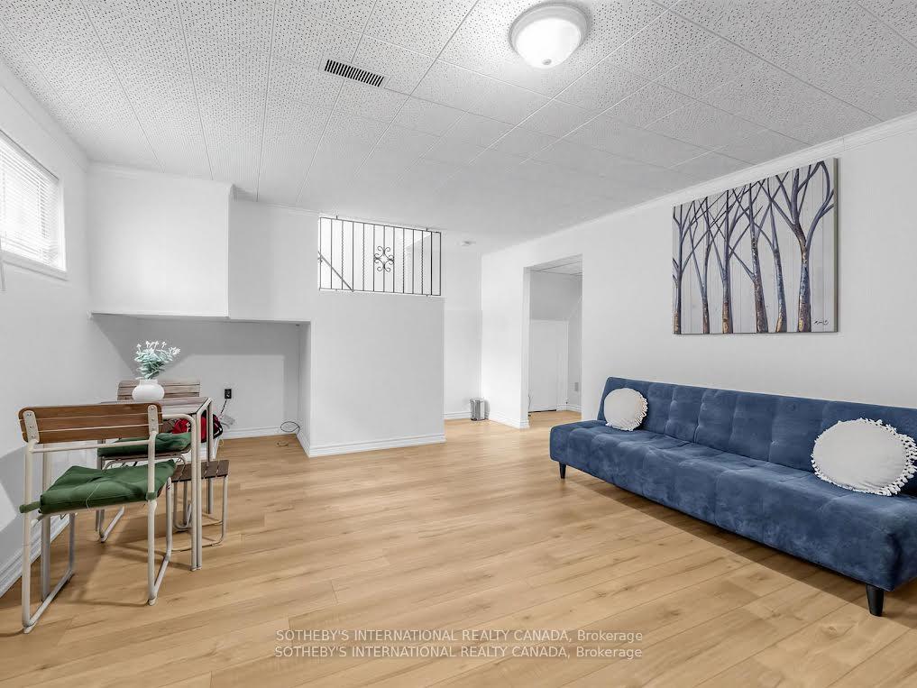 3352 Queen Frederica Drive