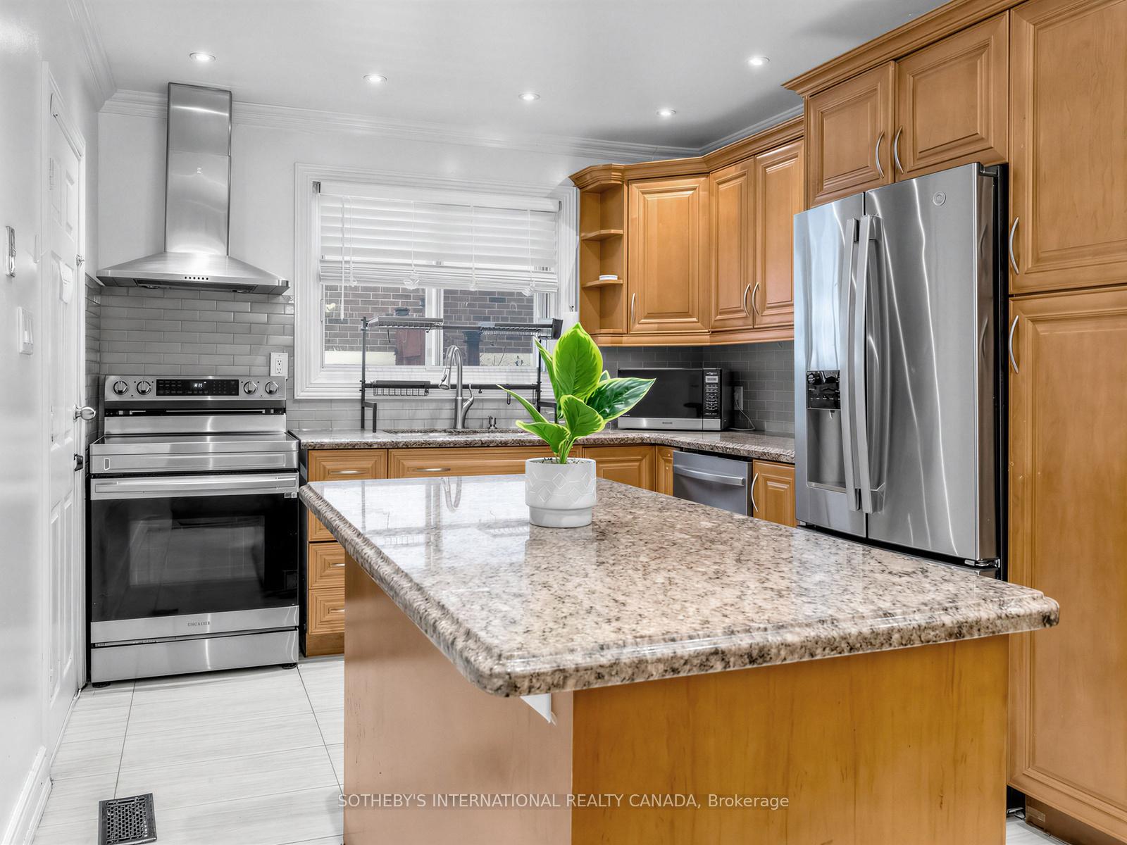 3352 Queen Frederica Drive